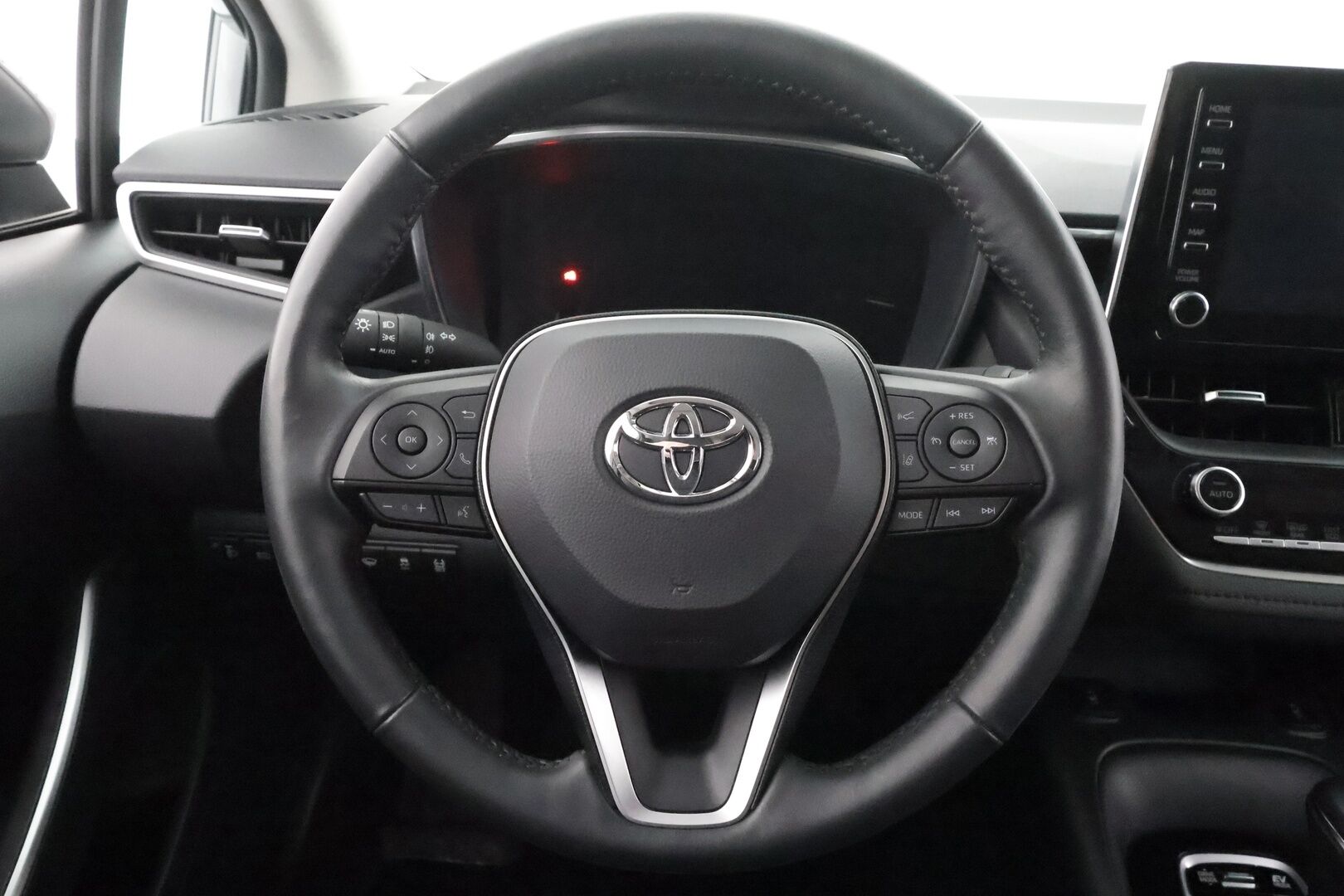 Toyota Corolla 2022 Sedan 1,8 Hybrid Active Edition - | ACC | Lohko | LED | P.Kamera | Ratinlämmitys | Apple&Android | 1.Om Suomi-auto | Kahdet Renkaat |