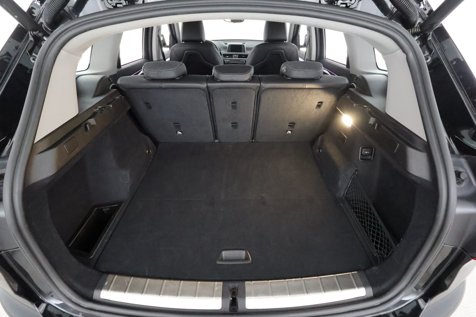 BMW X1 2022 F48 xDrive25e A Charged Edition Sport * Vakkari / Sportpenkit / LED / P.tutkat / Suomi-auto * - Akku kuntotarkastettu / Kahdet Renkaat