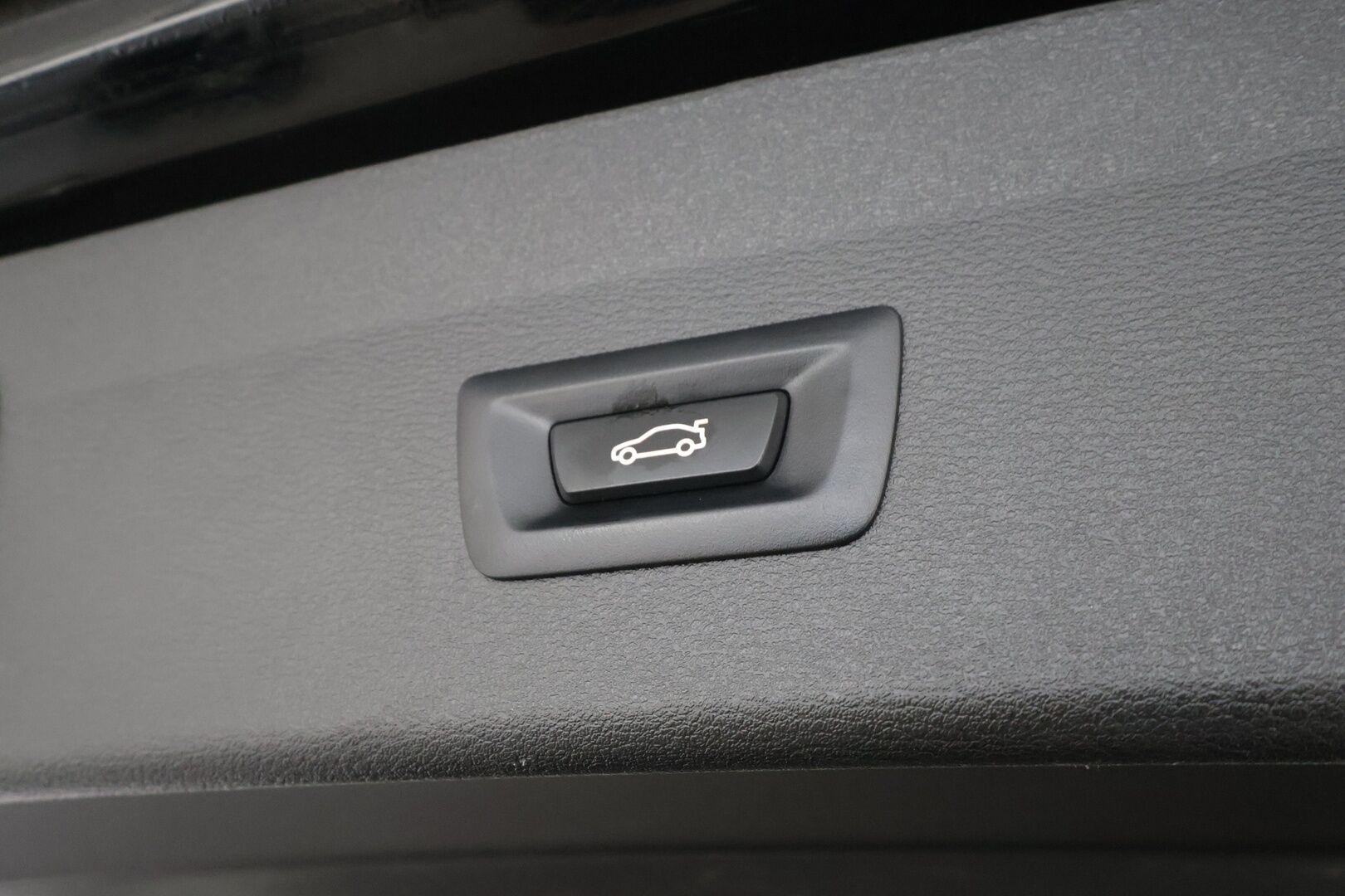 BMW X1 2022 F48 xDrive25e A Charged Edition Sport * Vakkari / Sportpenkit / LED / P.tutkat / Suomi-auto * - Akku kuntotarkastettu / Kahdet Renkaat