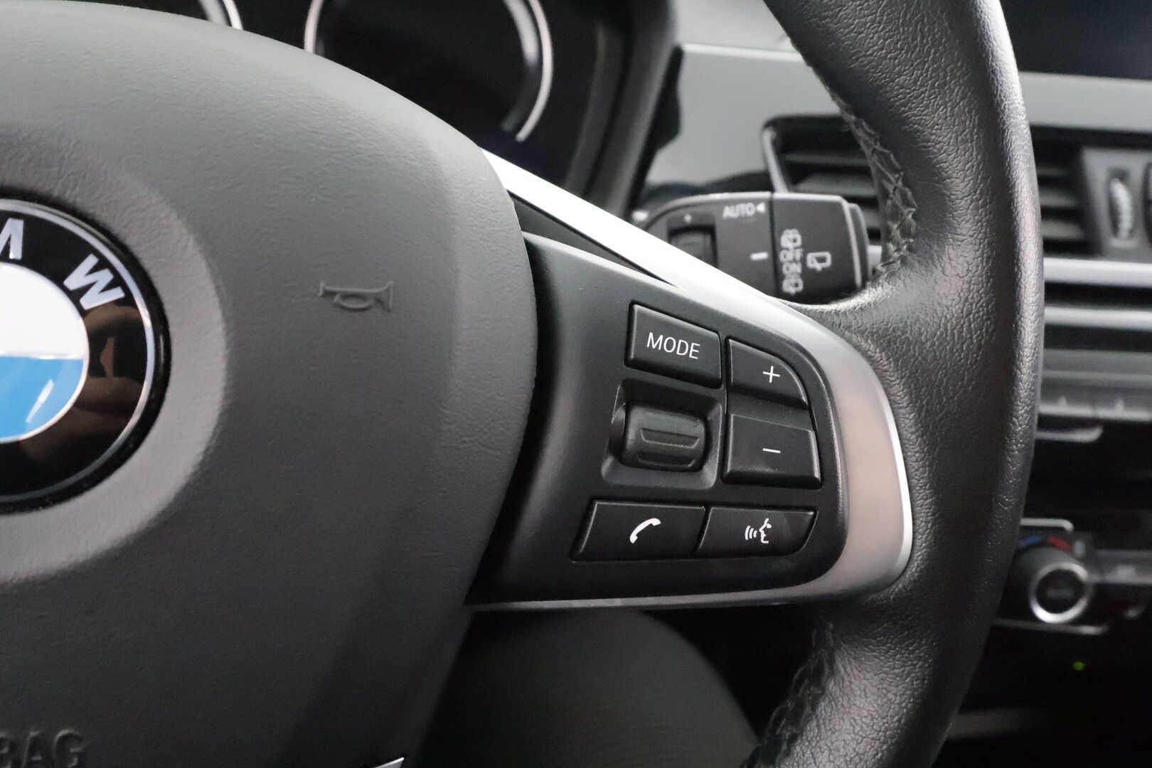 BMW X1 2022 F48 xDrive25e A Charged Edition Sport * Vakkari / Sportpenkit / LED / P.tutkat / Suomi-auto * - Akku kuntotarkastettu / Kahdet Renkaat