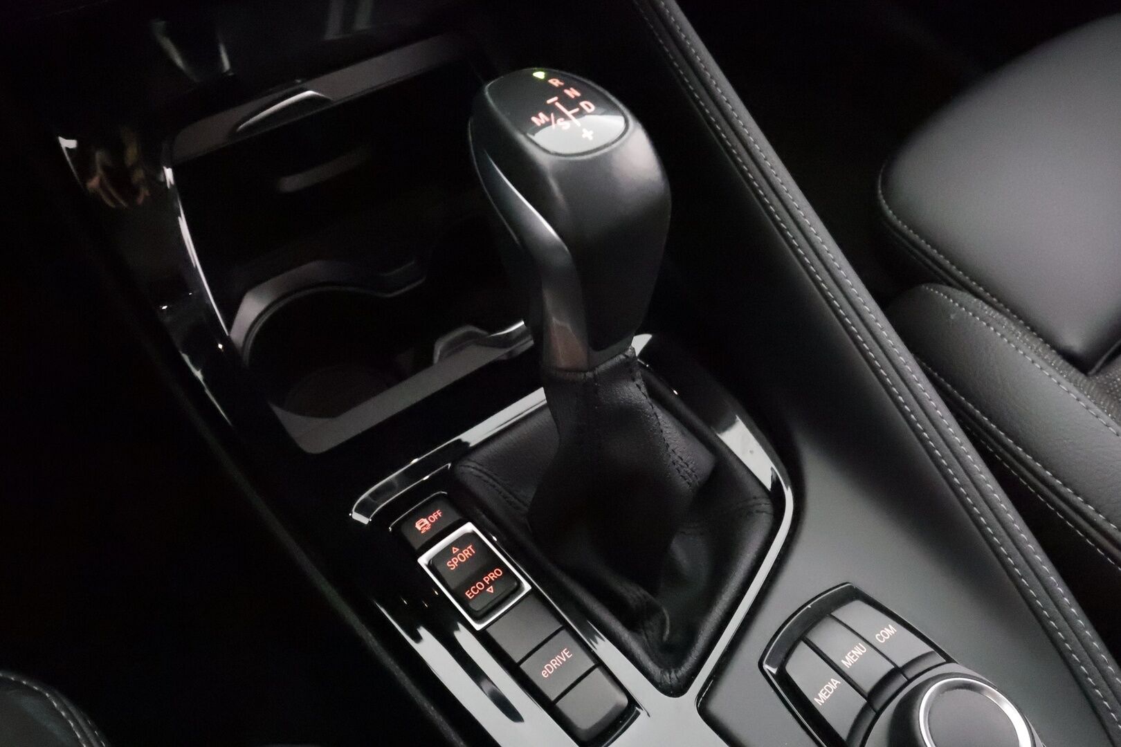 BMW X1 2022 F48 xDrive25e A Charged Edition Sport * Vakkari / Sportpenkit / LED / P.tutkat / Suomi-auto * - Akku kuntotarkastettu / Kahdet Renkaat