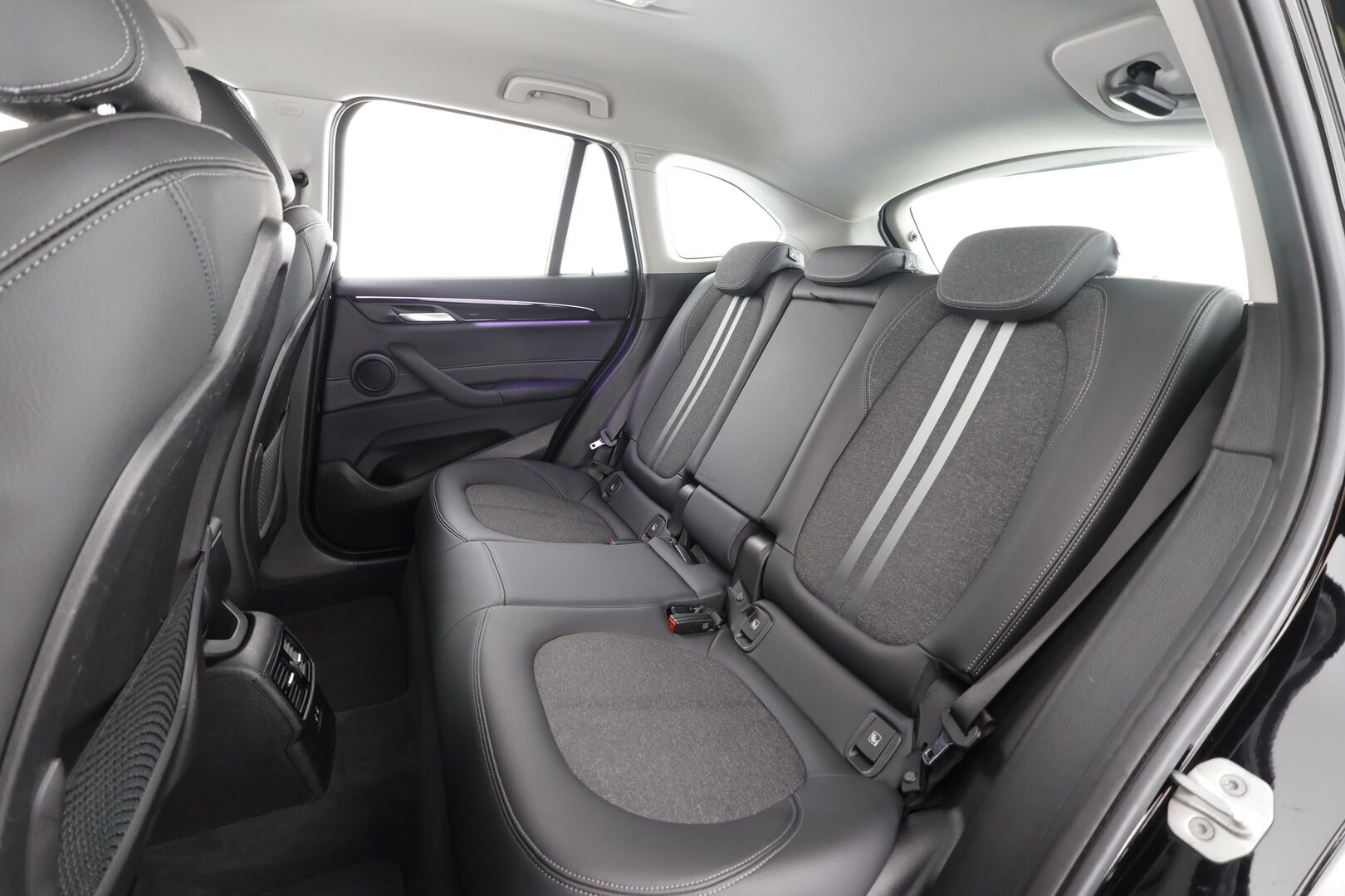 BMW X1 2022 F48 xDrive25e A Charged Edition Sport * Vakkari / Sportpenkit / LED / P.tutkat / Suomi-auto * - Akku kuntotarkastettu / Kahdet Renkaat