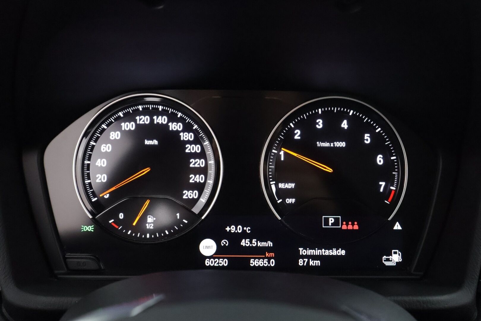 BMW X1 2022 F48 xDrive25e A Charged Edition Sport * Vakkari / Sportpenkit / LED / P.tutkat / Suomi-auto * - Akku kuntotarkastettu / Kahdet Renkaat