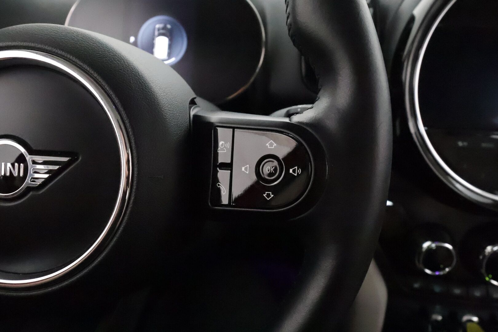 Mini Countryman 2022 Cooper SE ALL4 Experience **LED-valot / P.kamera / Sporttinahat / Navi / Digimittaristo** - * 1-om Suomi-auto / 2x Latauskaapelit / Kahdet Renkaat / Soh 97,4% *