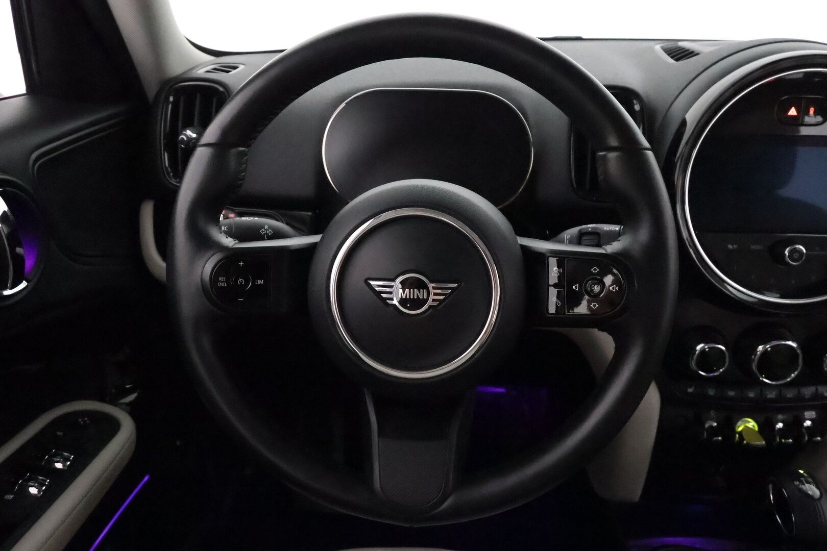 Mini Countryman 2022 Cooper SE ALL4 Experience **LED-valot / P.kamera / Sporttinahat / Navi / Digimittaristo** - * 1-om Suomi-auto / 2x Latauskaapelit / Kahdet Renkaat / Soh 97,4% *