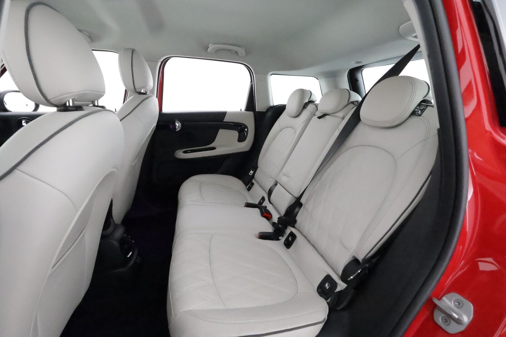 Mini Countryman 2022 Cooper SE ALL4 Experience **LED-valot / P.kamera / Sporttinahat / Navi / Digimittaristo** - * 1-om Suomi-auto / 2x Latauskaapelit / Kahdet Renkaat / Soh 97,4% *