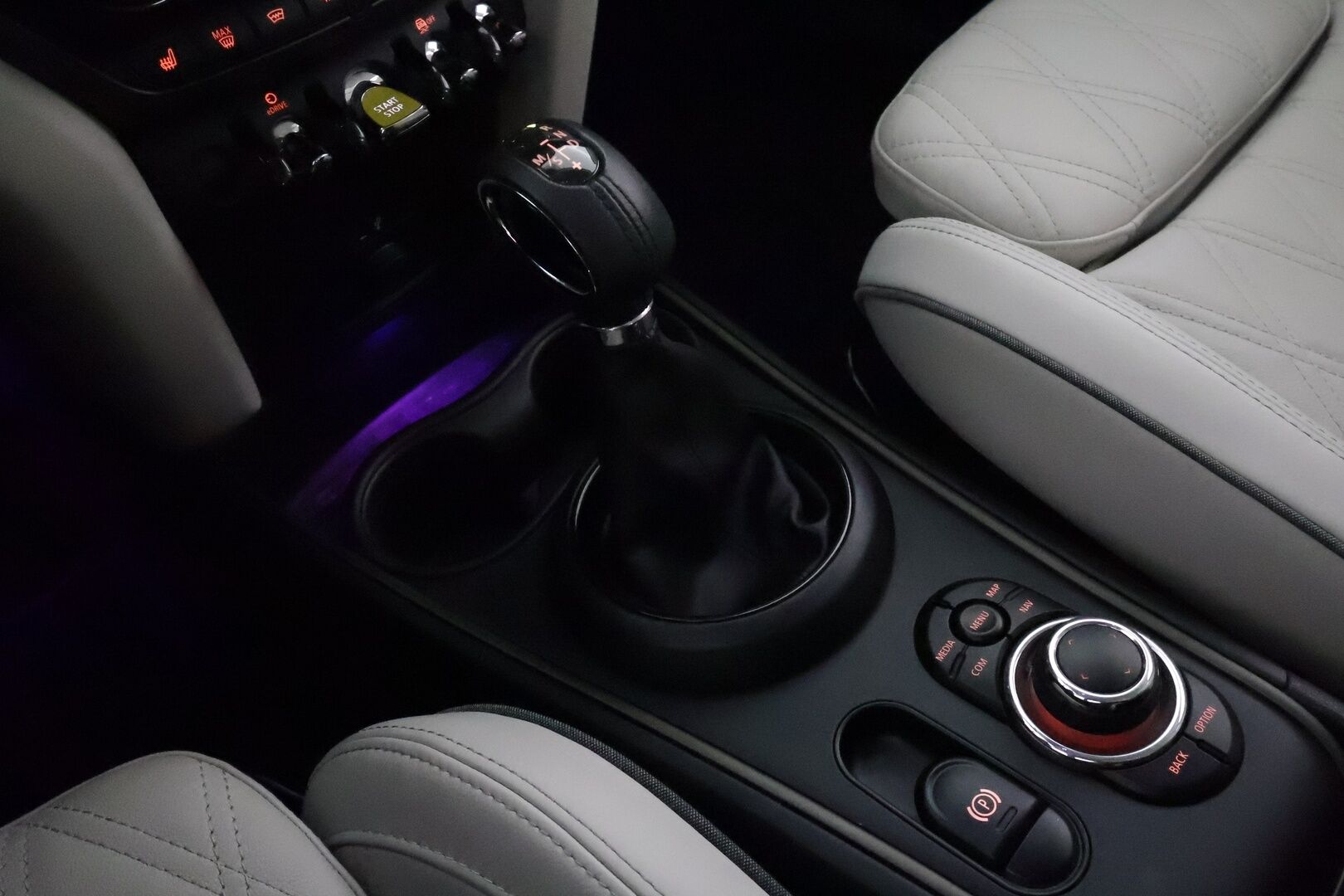 Mini Countryman 2022 Cooper SE ALL4 Experience **LED-valot / P.kamera / Sporttinahat / Navi / Digimittaristo** - * 1-om Suomi-auto / 2x Latauskaapelit / Kahdet Renkaat / Soh 97,4% *