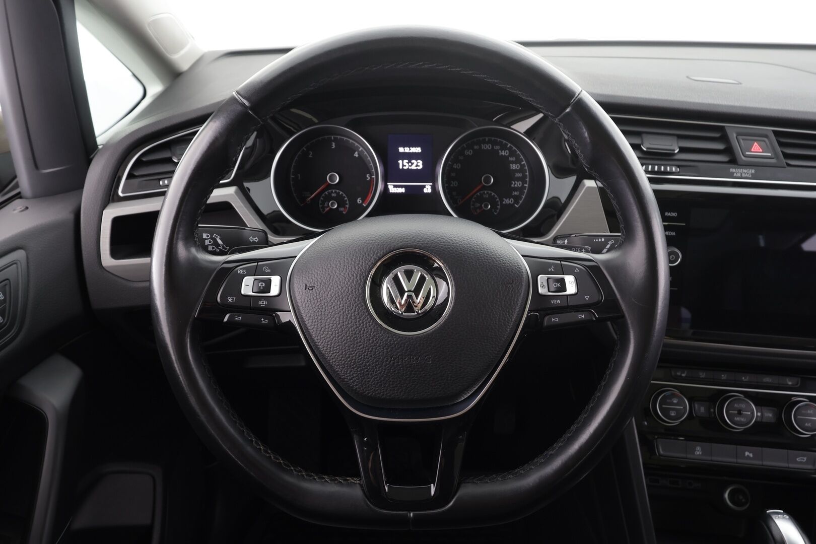 Volkswagen Touran 2019 Highline 1,6 TDI SCR 85 kW DSG * ACC / Webasto / LED / Panorama / Nahkaverhoilu / KEYLESS * - Kahdet renkaat - HULLUT JOULUT KORKOTARJOUS 2,49% 