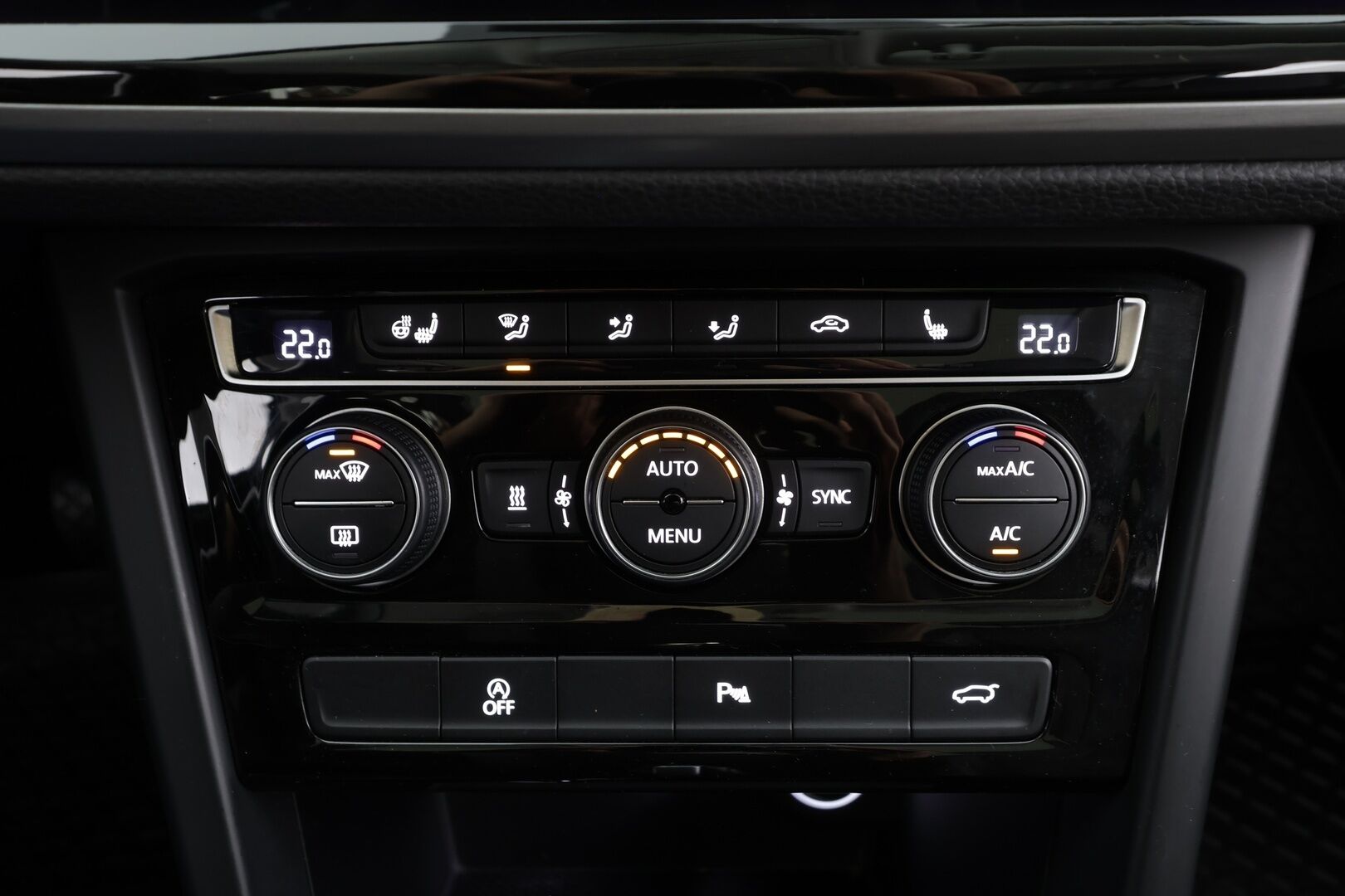 Volkswagen Touran 2019 Highline 1,6 TDI SCR 85 kW DSG * ACC / Webasto / LED / Panorama / Nahkaverhoilu / KEYLESS * - Kahdet renkaat - HULLUT JOULUT KORKOTARJOUS 2,49% 