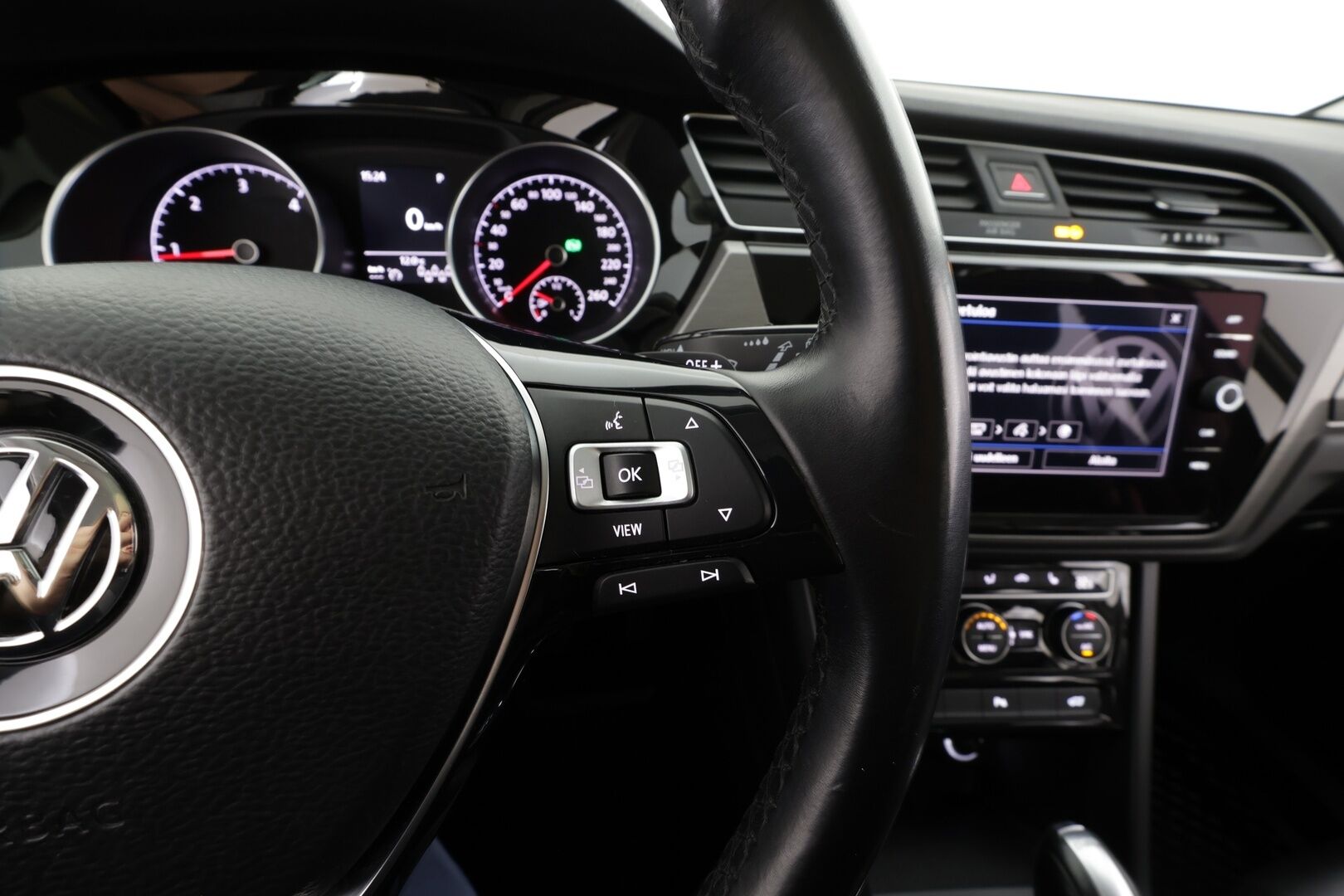 Volkswagen Touran 2019 Highline 1,6 TDI SCR 85 kW DSG * ACC / Webasto / LED / Panorama / Nahkaverhoilu / KEYLESS * - Kahdet renkaat - HULLUT JOULUT KORKOTARJOUS 2,49% 