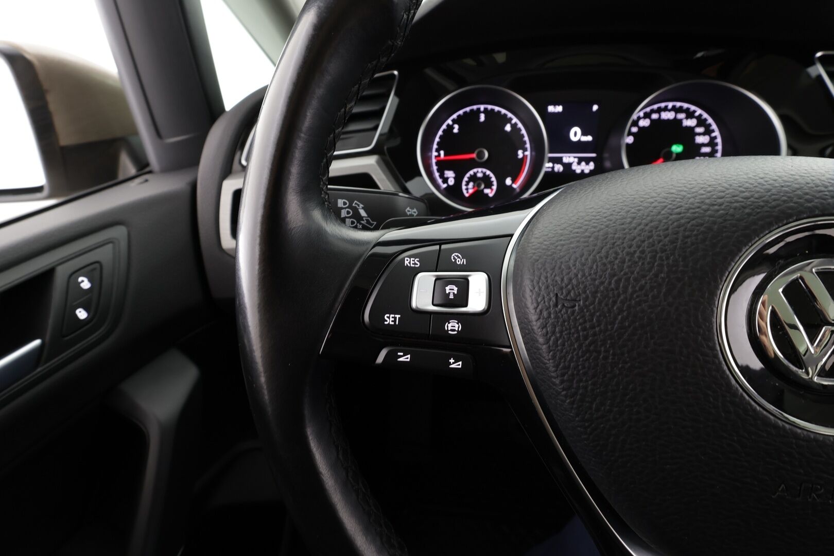 Volkswagen Touran 2019 Highline 1,6 TDI SCR 85 kW DSG * ACC / Webasto / LED / Panorama / Nahkaverhoilu / KEYLESS * - Kahdet renkaat - HULLUT JOULUT KORKOTARJOUS 2,49% 