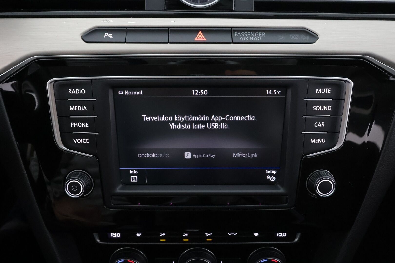 Volkswagen Passat 2017 Sedan Highline 2,0 TDI 140 kW 4MOTION DSG * Webasto / Koukku / ACC / LED / P.Tutkat / Sähköluukku / Keyless * - Kahdet renkaat aluvanteilla - HULLUT AVAJAISHULINAT KORKOTARJOUS 3,29 %