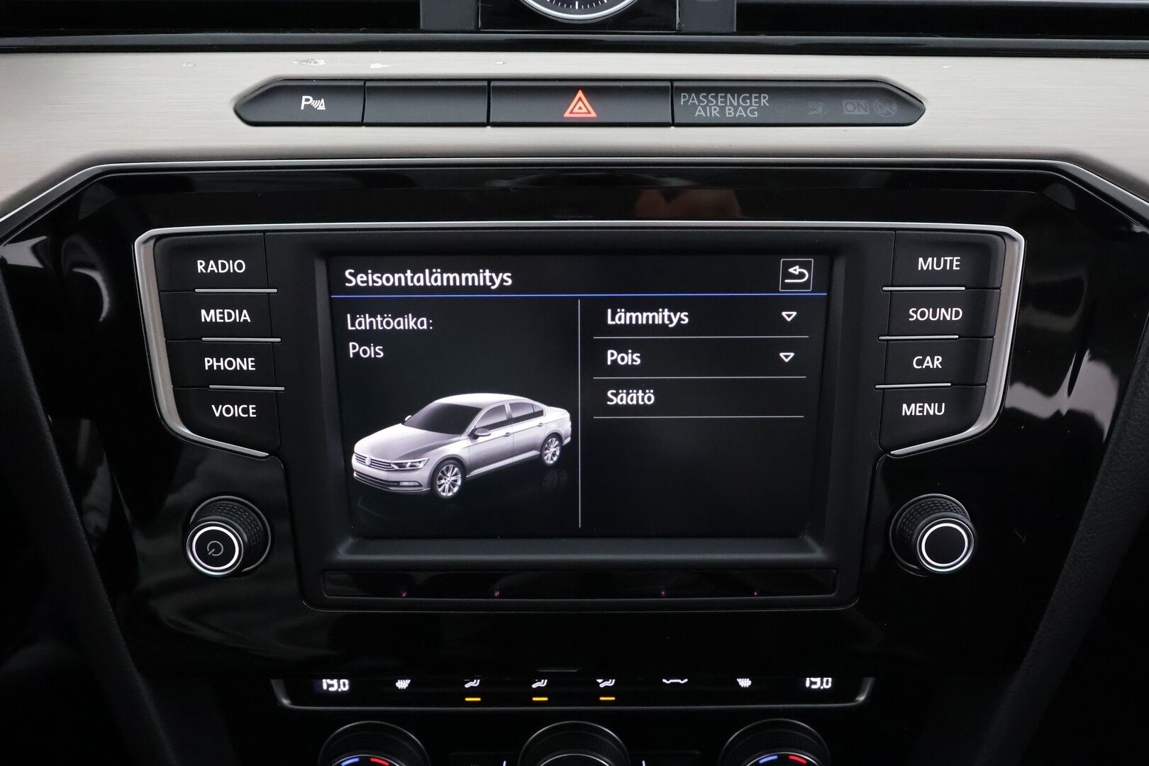 Volkswagen Passat 2017 Sedan Highline 2,0 TDI 140 kW 4MOTION DSG * Webasto / Koukku / ACC / LED / P.Tutkat / Sähköluukku / Keyless * - Kahdet renkaat aluvanteilla - HULLUT AVAJAISHULINAT KORKOTARJOUS 3,29 %