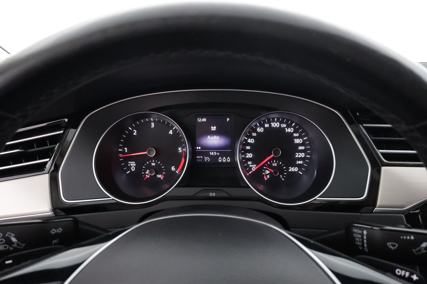 Volkswagen Passat 2017 Sedan Highline 2,0 TDI 140 kW 4MOTION DSG * Webasto / Koukku / ACC / LED / P.Tutkat / Sähköluukku / Keyless * - Kahdet renkaat aluvanteilla - HULLUT AVAJAISHULINAT KORKOTARJOUS 3,29 %