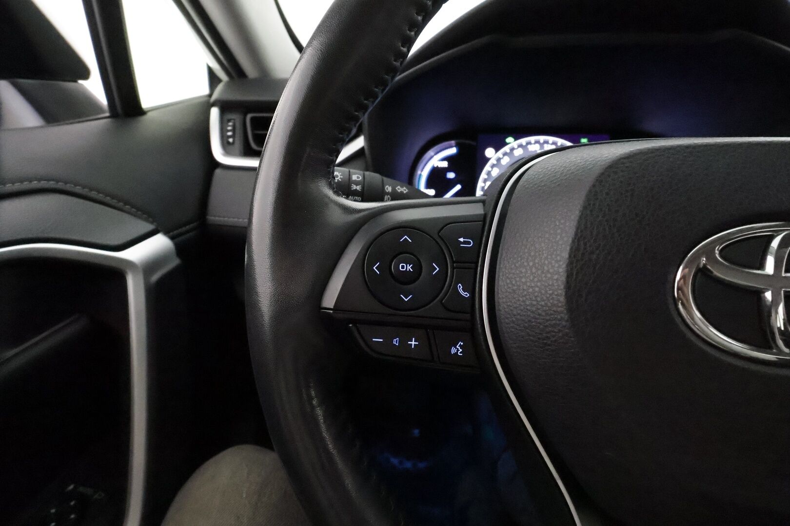 Toyota RAV4 2022 2,5 Hybrid AWD-i Business / Adapt.Vakkari / Peruutuskamera / Navi / TULOSSA // - 3,99 % KORKOTARJOUS TÄHÄN AUTOON - Ensimmäiseltä omistajalta / Suomi-auto / Kahdet renkaat vanteineen /
