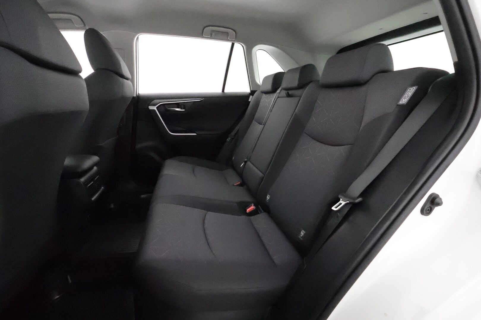 Toyota RAV4 2022 2,5 Hybrid AWD-i Business / Adapt.Vakkari / Peruutuskamera / Navi / TULOSSA // - 3,99 % KORKOTARJOUS TÄHÄN AUTOON - Ensimmäiseltä omistajalta / Suomi-auto / Kahdet renkaat vanteineen /