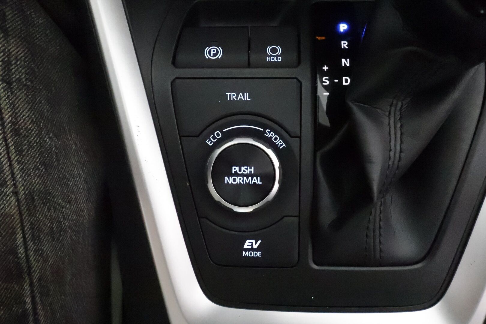 Toyota RAV4 2022 2,5 Hybrid AWD-i Business / Adapt.Vakkari / Peruutuskamera / Navi / TULOSSA // - 3,99 % KORKOTARJOUS TÄHÄN AUTOON - Ensimmäiseltä omistajalta / Suomi-auto / Kahdet renkaat vanteineen /