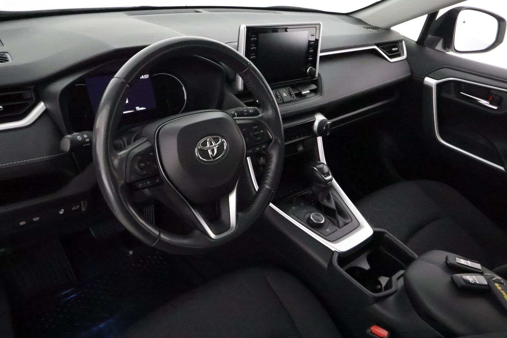 Toyota RAV4 2022 2,5 Hybrid AWD-i Business / Adapt.Vakkari / Peruutuskamera / Navi / TULOSSA // - 3,99 % KORKOTARJOUS TÄHÄN AUTOON - Ensimmäiseltä omistajalta / Suomi-auto / Kahdet renkaat vanteineen /