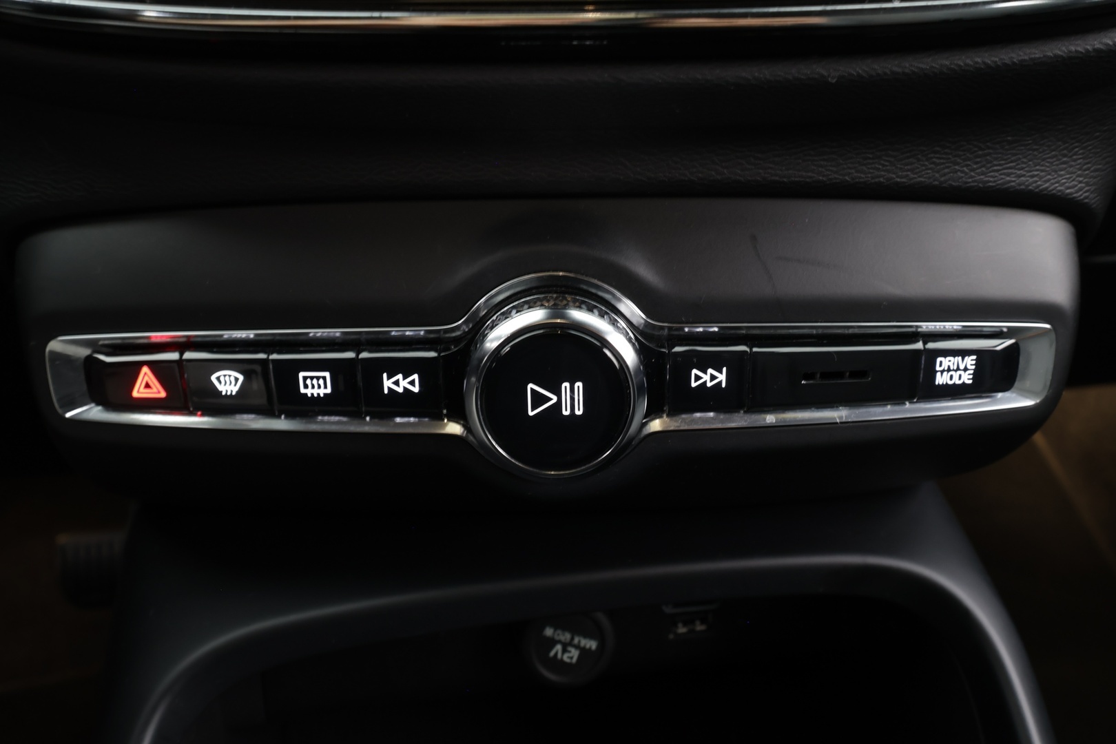 Volvo XC40 2022 T4 TwE Business Inscription Expression Edition aut * Webasto / ACC / LED / P.tutkat / Sportpenkit / Navi / Kaistavahti * - 1-om Suomi-auto / Akku kuntotarkastettu SoH 92,8% / 2x Latauskaapelit / Kahdet renkaat