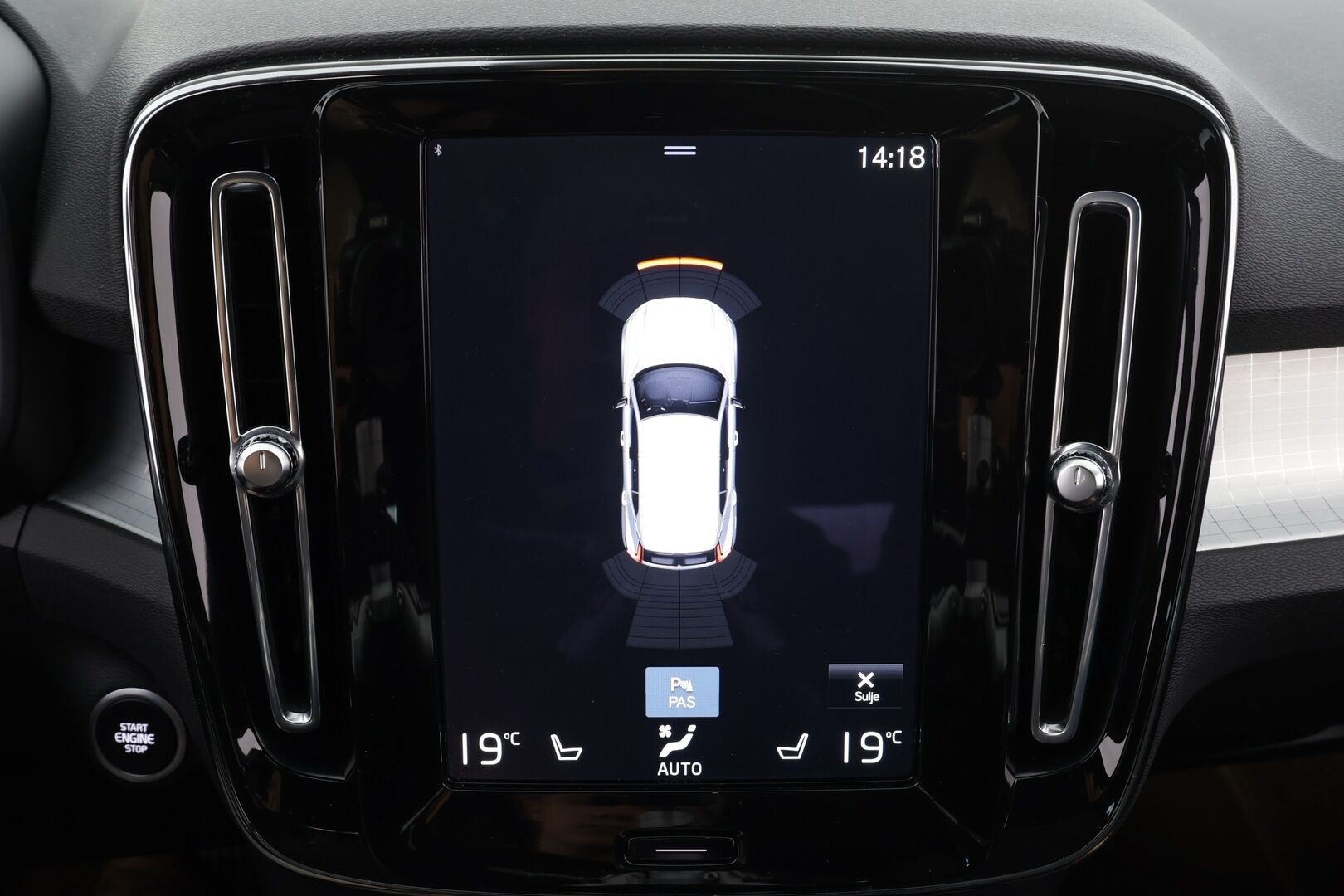 Volvo XC40 2022 T4 TwE Business Inscription Expression Edition aut * Webasto / ACC / LED / P.tutkat / Sportpenkit / Navi / Kaistavahti * - 1-om Suomi-auto / Akku kuntotarkastettu SoH 92,8% / 2x Latauskaapelit / Kahdet renkaat alumiinivantein - HULLUT JOULUT KORKOTARJOUS 2,49% 