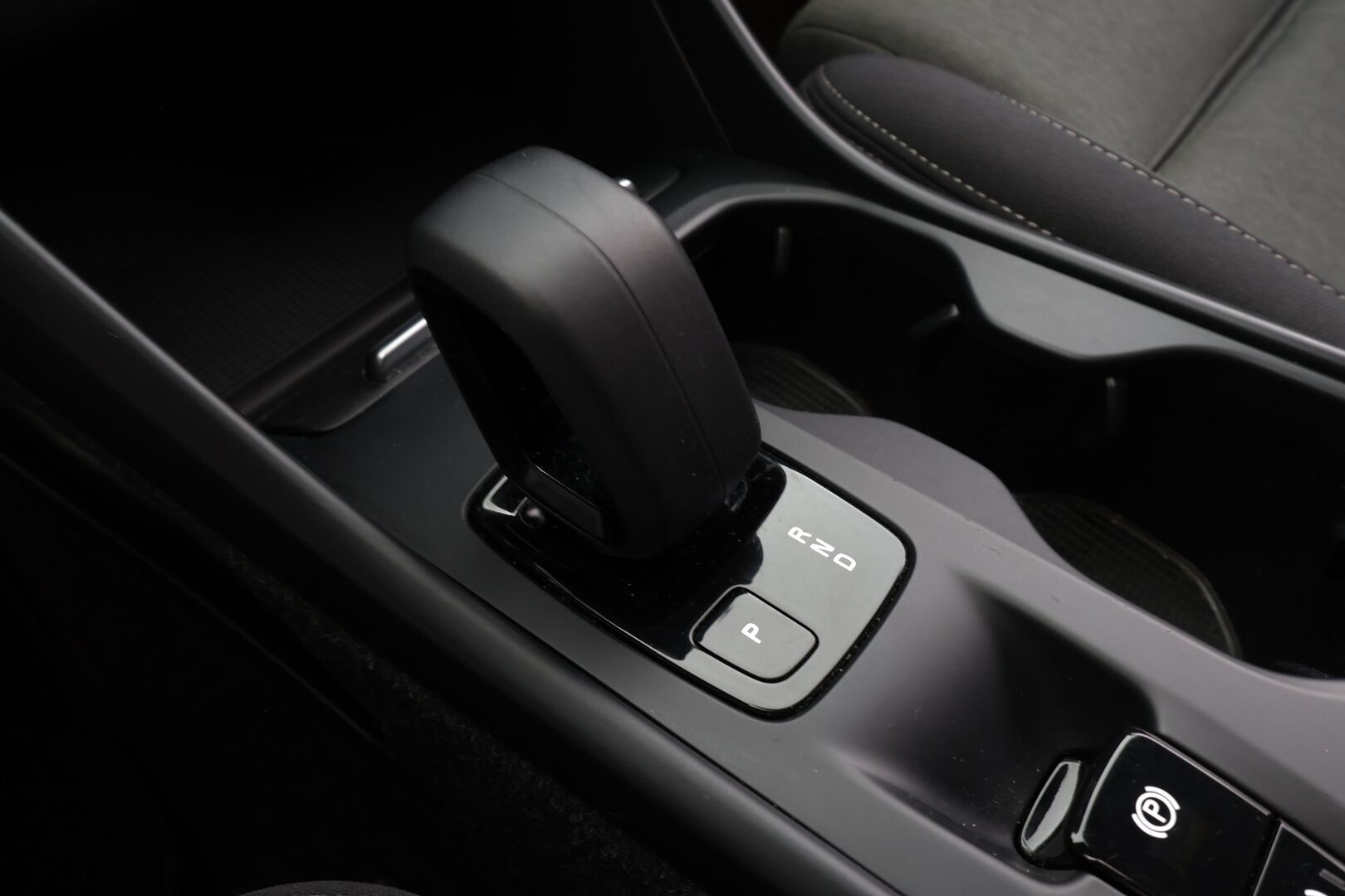 Volvo XC40 2022 T4 TwE Business Inscription Expression Edition aut * Webasto / ACC / LED / P.tutkat / Sportpenkit / Navi / Kaistavahti * - 1-om Suomi-auto / Akku kuntotarkastettu SoH 92,8% / 2x Latauskaapelit / Kahdet renkaat