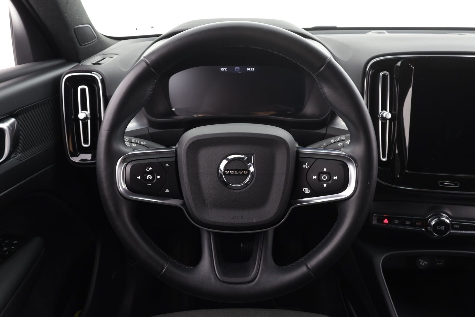 Volvo XC40 2022 T4 TwE Business Inscription Expression Edition aut * Webasto / ACC / LED / P.tutkat / Sportpenkit / Navi / Kaistavahti * - 1-om Suomi-auto / Akku kuntotarkastettu SoH 92,8% / 2x Latauskaapelit / Kahdet renkaat