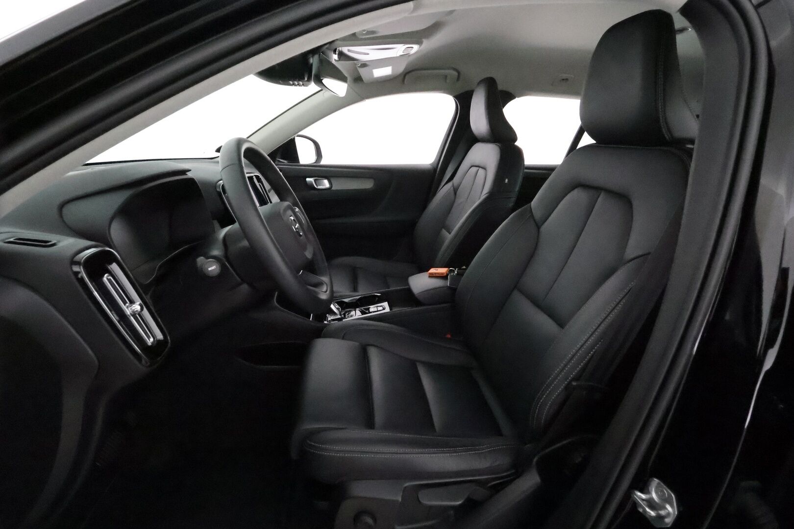 Volvo XC40 2022 T5 TwE Business Inscription aut **Webasto / Koukku / Full-LED / Adapt.Vakkari / P.kamera / Sporttinahat / Navi** - 3,99 % KORKOTARJOUS TÄHÄN AUTOON 31.8. ASTI! - Suomi-auto / 2x Latauskaapelit / Kahdet Renkaat / Merkkihuollettu!