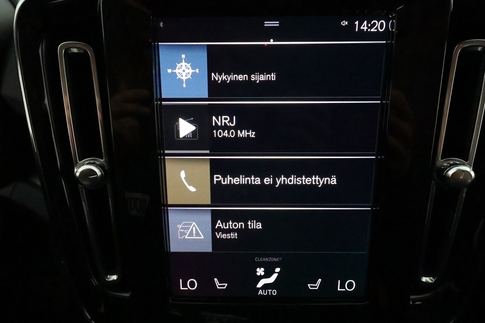 Volvo XC40 2022 T5 TwE Business Inscription aut **Webasto / Koukku / Full-LED / Adapt.Vakkari / P.kamera / Sporttinahat / Navi** - 3,99 % KORKOTARJOUS TÄHÄN AUTOON 31.8. ASTI! - Suomi-auto / 2x Latauskaapelit / Kahdet Renkaat / Merkkihuollettu!