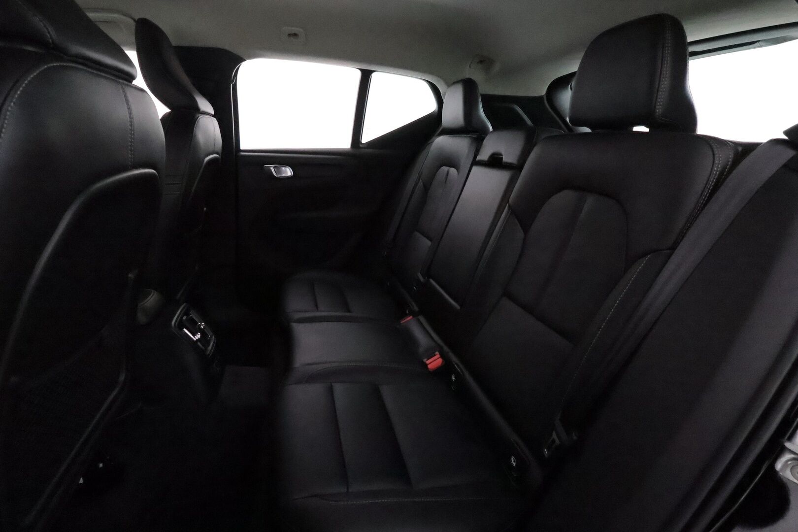 Volvo XC40 2022 T5 TwE Business Inscription aut **Webasto / Koukku / Full-LED / Adapt.Vakkari / P.kamera / Sporttinahat / Navi** - 3,99 % KORKOTARJOUS TÄHÄN AUTOON 31.8. ASTI! - Suomi-auto / 2x Latauskaapelit / Kahdet Renkaat / Merkkihuollettu!