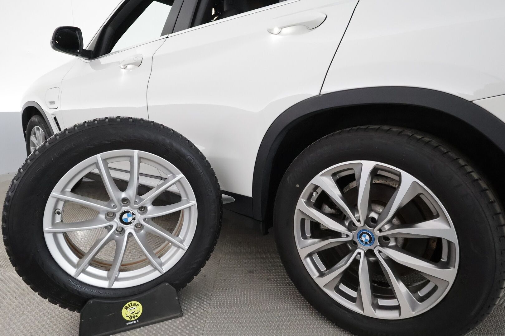 BMW X3 2022 G01 xDrive 30e A Charged Edition *Vakkari / Hifi / P.kamera / LED / Navi / Koukku / Sporttinahat* - 3,99 % KORKOTARJOUS TÄHÄN AUTOON 28.9. ASTI! - Akku kuntotarkastettu SOH 97,7% / 1.Om Suomi-auto / Kahdet renkaat aluvanteilla / Merkkihuollettu