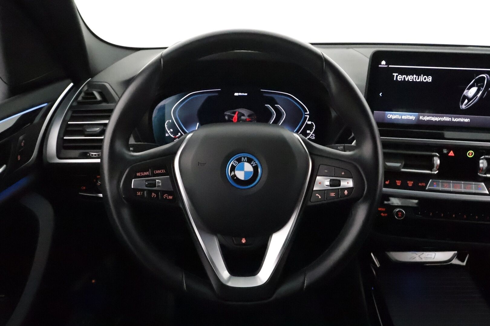 BMW X3 2022 G01 xDrive 30e A Charged Edition *Vakkari / Hifi / P.kamera / LED / Navi / Koukku / Sporttinahat* - 3,99 % KORKOTARJOUS TÄHÄN AUTOON 28.9. ASTI! - Akku kuntotarkastettu SOH 97,7% / 1.Om Suomi-auto / Kahdet renkaat aluvanteilla / Merkkihuollettu