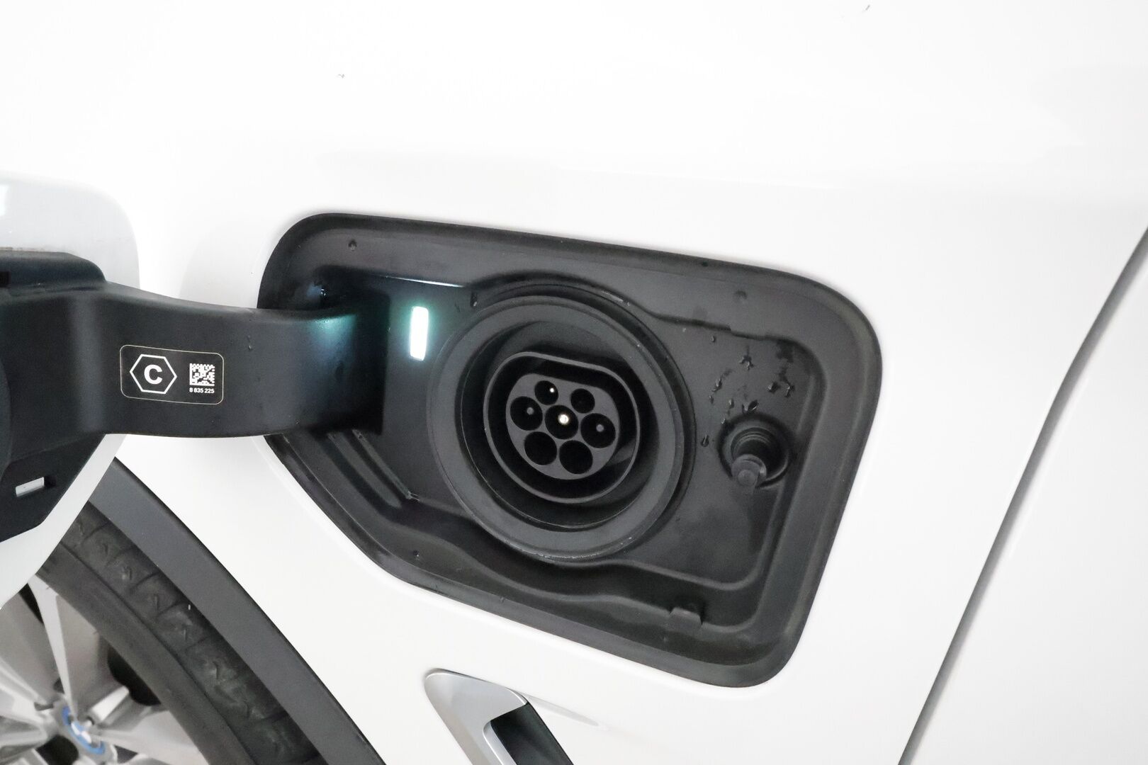BMW X3 2022 G01 xDrive 30e A Charged Edition *Vakkari / Hifi / P.kamera / LED / Navi / Koukku / Sporttinahat* - 3,99 % KORKOTARJOUS TÄHÄN AUTOON 28.9. ASTI! - Akku kuntotarkastettu SOH 97,7% / 1.Om Suomi-auto / Kahdet renkaat aluvanteilla / Merkkihuollettu