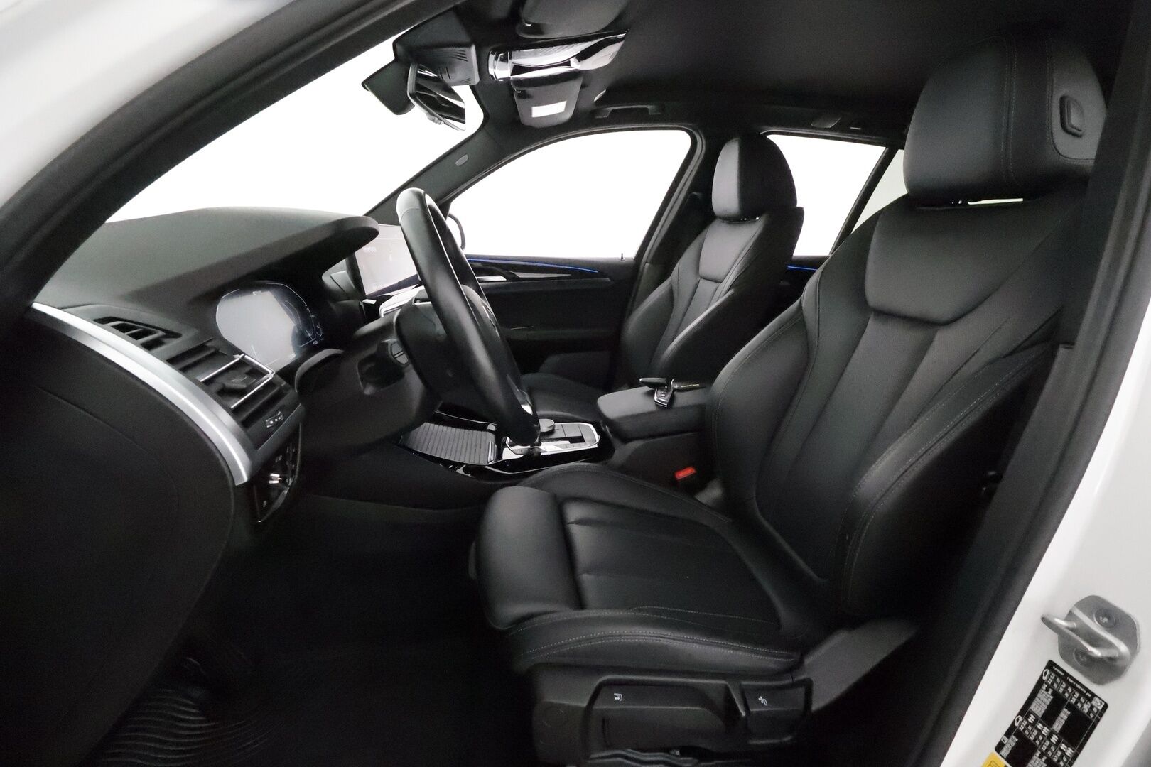 BMW X3 2022 G01 xDrive 30e A Charged Edition *Vakkari / Hifi / P.kamera / LED / Navi / Koukku / Sporttinahat* - 3,99 % KORKOTARJOUS TÄHÄN AUTOON 28.9. ASTI! - Akku kuntotarkastettu SOH 97,7% / 1.Om Suomi-auto / Kahdet renkaat aluvanteilla / Merkkihuollettu