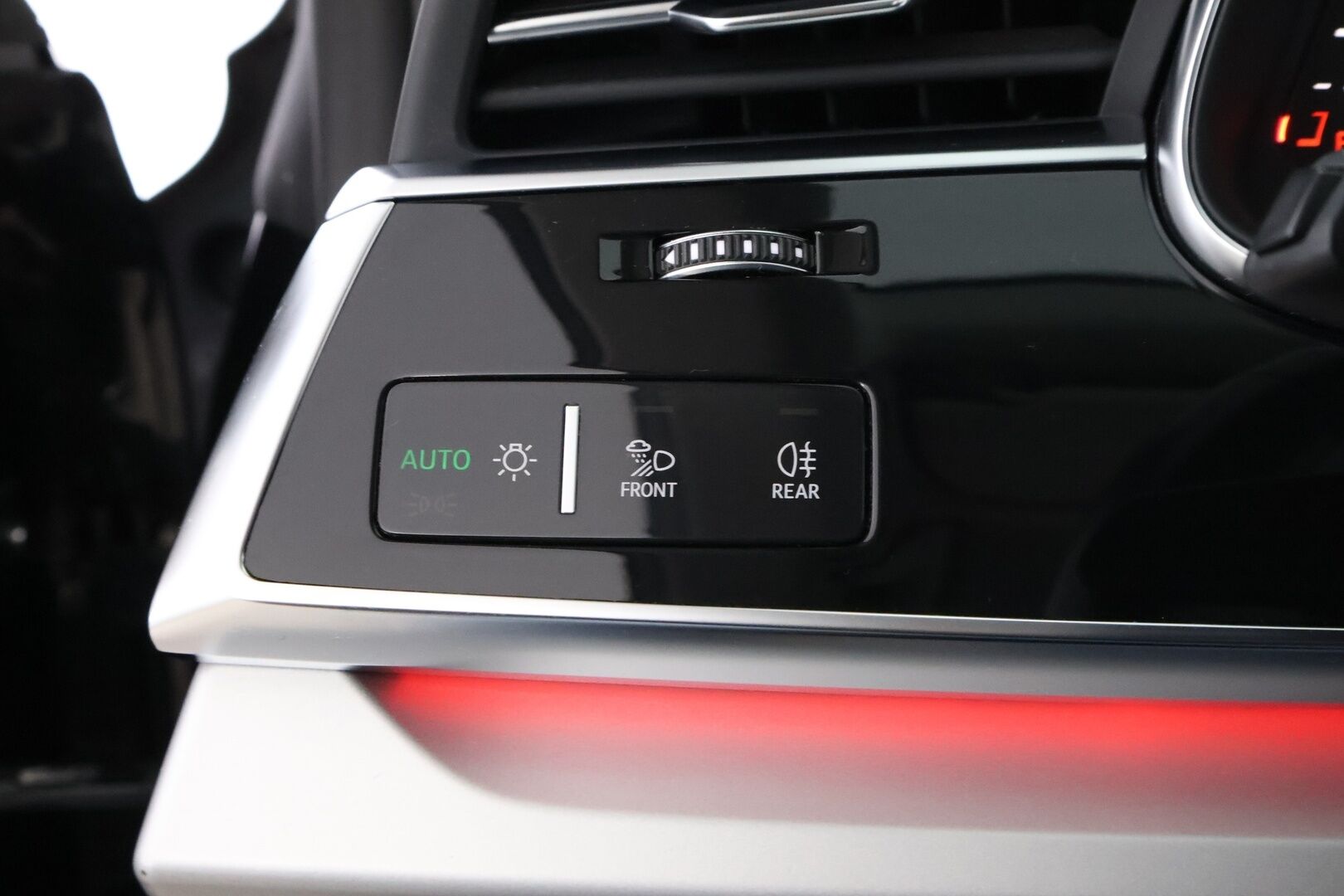 Audi Q8 2021 60 TFSI e 340 kW quattro tiptronic * Adapt.Vakkari / Ilma-Alusta / Nahkaiset Muistipenkit / Koukku / Peruutuskamera / - Audi Premium Sound / Merkkihuollettu / Juuri tullut Tampereelle!