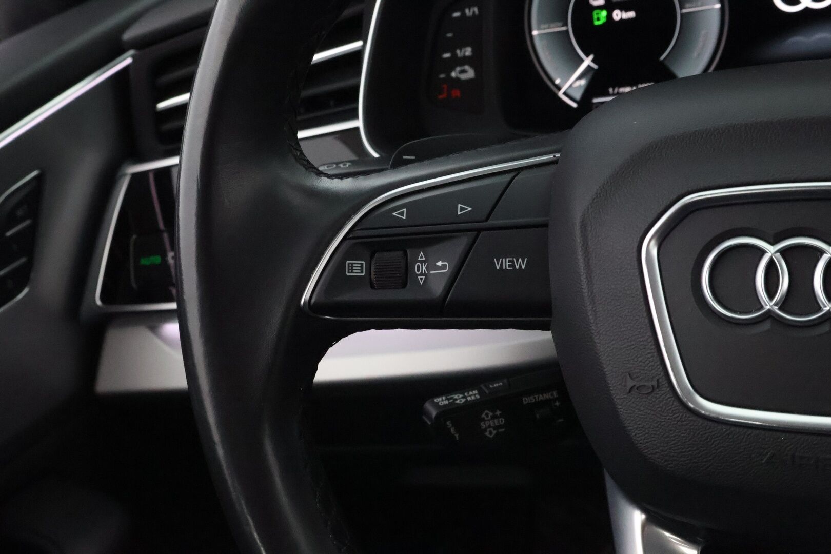 Audi Q8 2021 60 TFSI e 340 kW quattro tiptronic * Adapt.Vakkari / Ilma-Alusta / Nahkaiset Muistipenkit / Koukku / Peruutuskamera / - Audi Premium Sound / Merkkihuollettu / Juuri tullut Tampereelle!