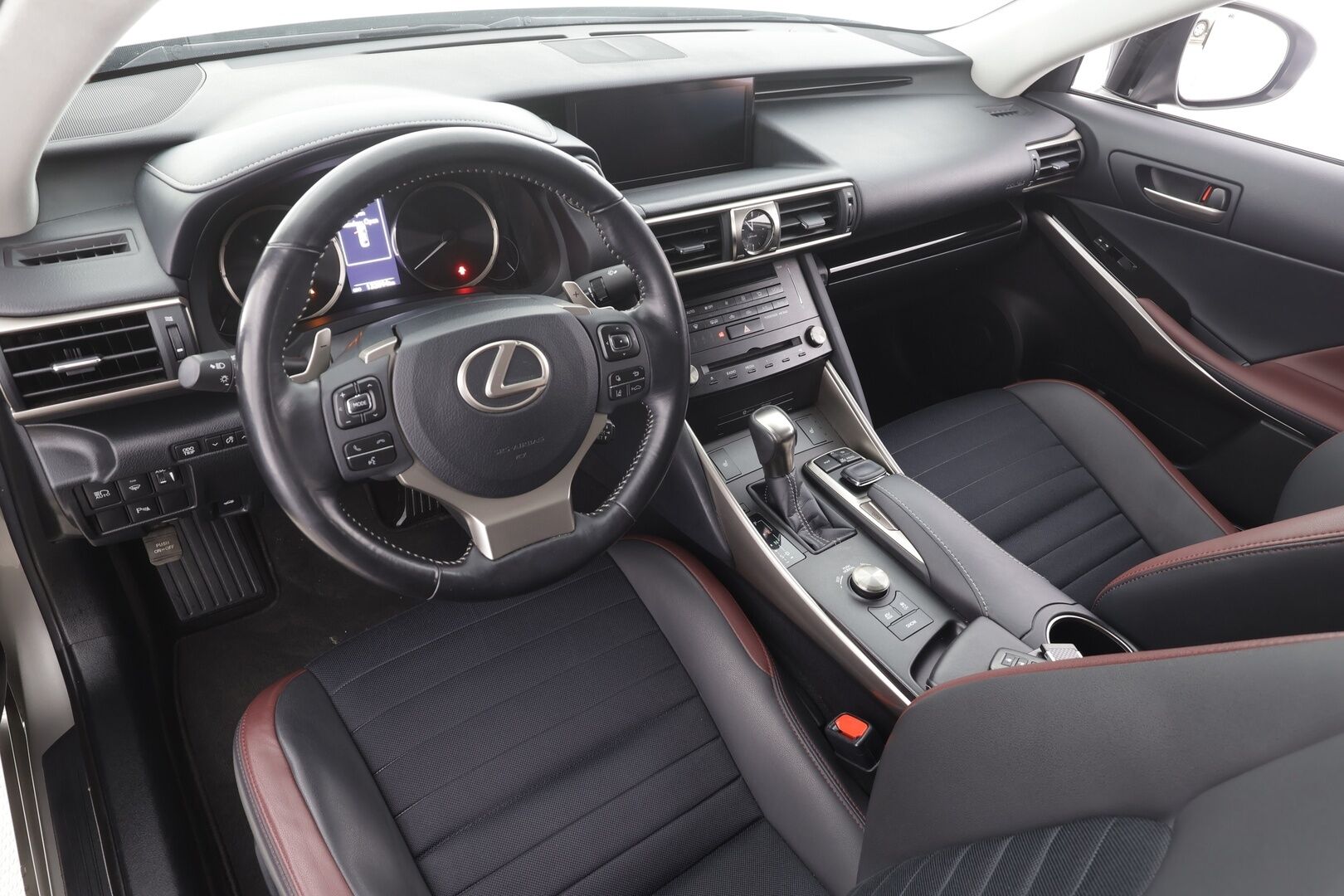 Lexus IS 2019 300h Hybrid A Luxury - | Facelift | ACC | LED | P.Kamera | Keyless | Iso keskinäyttö | Sähk. ratti | Puolinahat | Navi | Merkkihuollettu | 2x renkaat aluin | 
