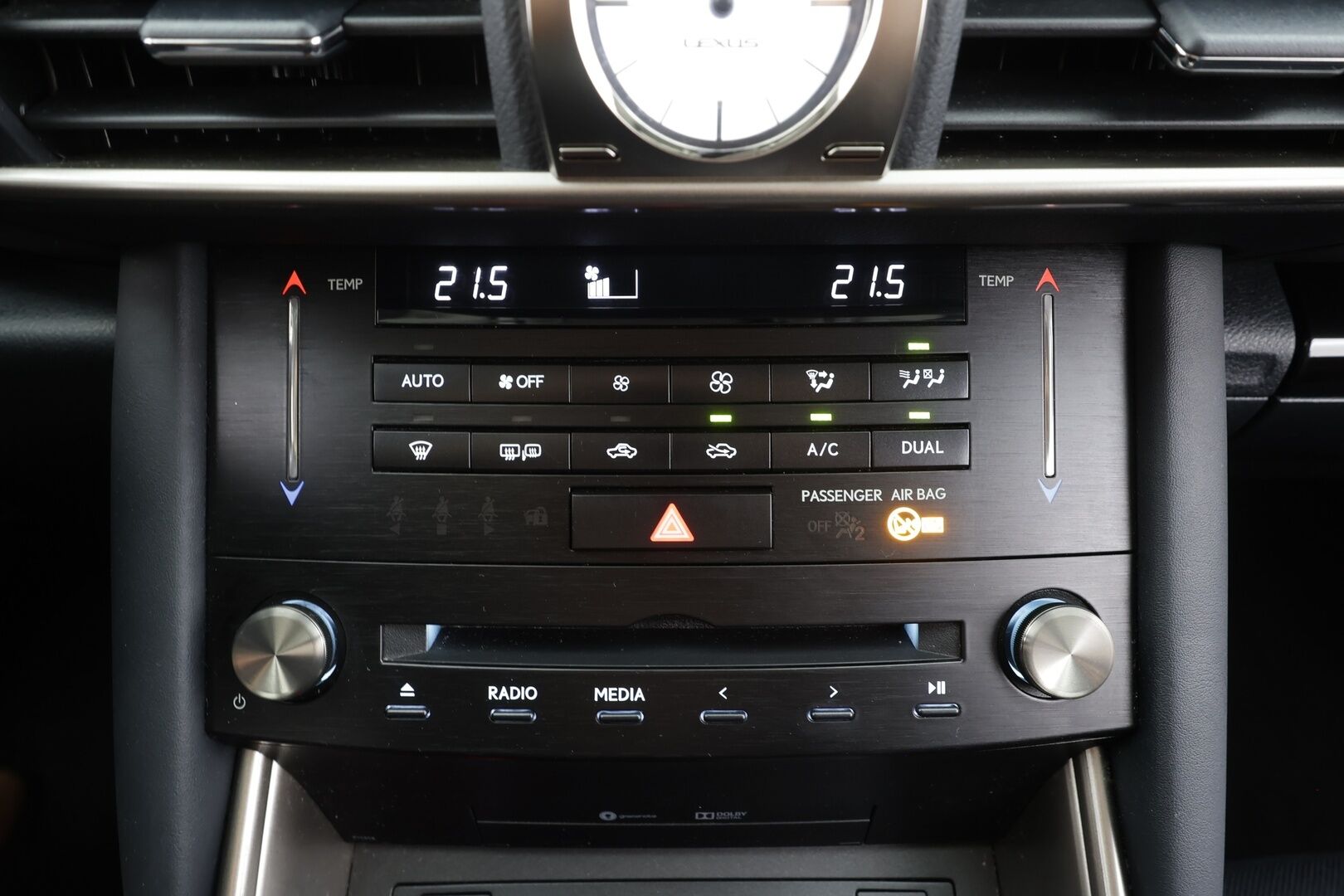 Lexus IS 2019 300h Hybrid A Luxury - | Facelift | ACC | LED | P.Kamera | Keyless | Iso keskinäyttö | Sähk. ratti | Puolinahat | Navi | Merkkihuollettu | 2x renkaat aluin | 