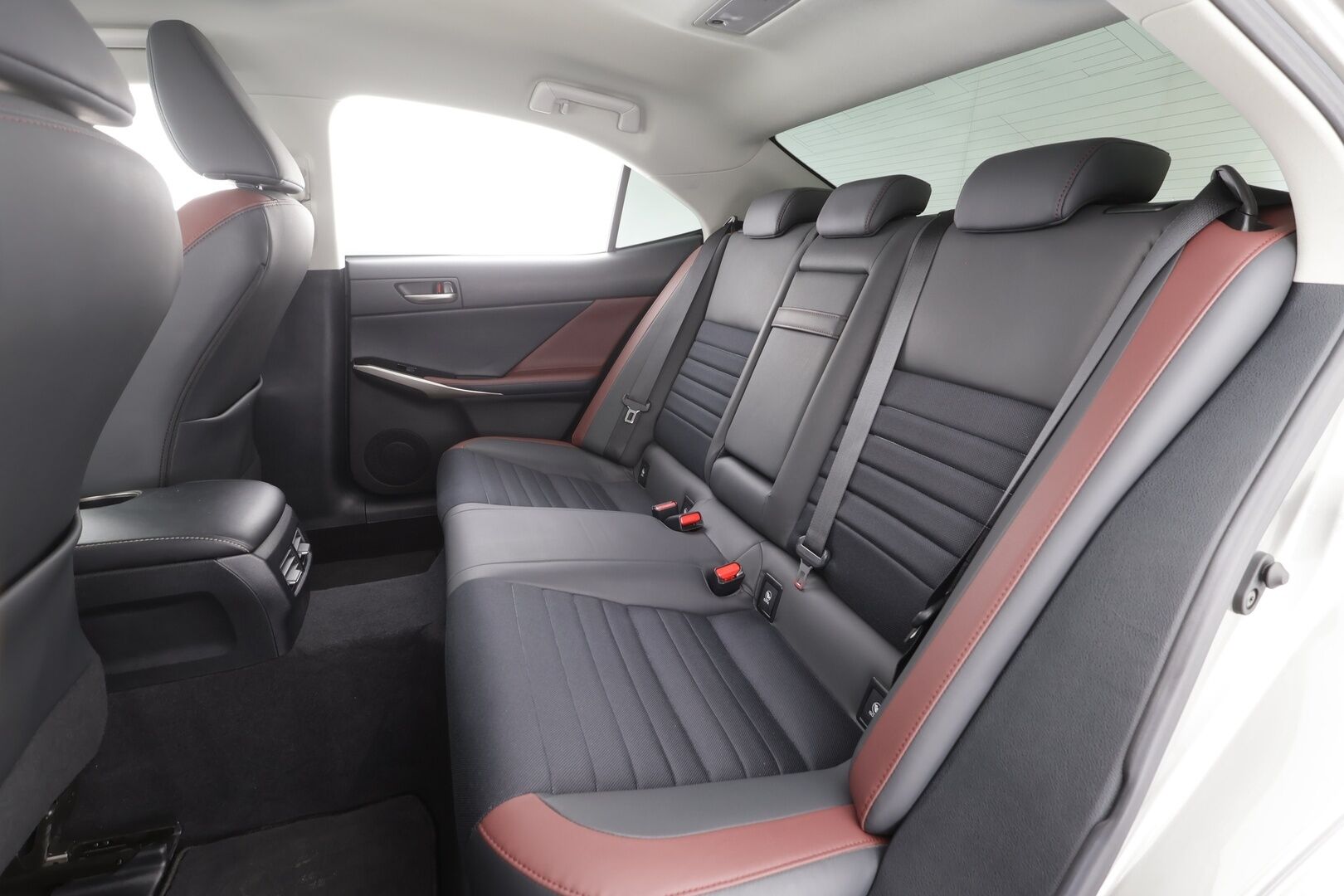 Lexus IS 2019 300h Hybrid A Luxury - | Facelift | ACC | LED | P.Kamera | Keyless | Iso keskinäyttö | Sähk. ratti | Puolinahat | Navi | Merkkihuollettu | 2x renkaat aluin | 