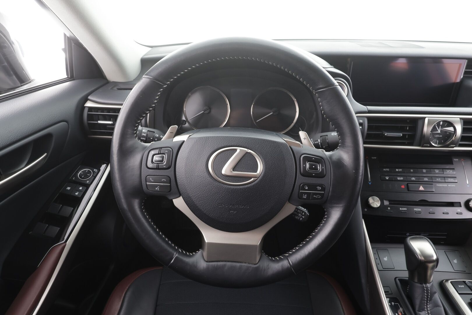 Lexus IS 2019 300h Hybrid A Luxury - | Facelift | ACC | LED | P.Kamera | Keyless | Iso keskinäyttö | Sähk. ratti | Puolinahat | Navi | Merkkihuollettu | 2x renkaat aluin | 