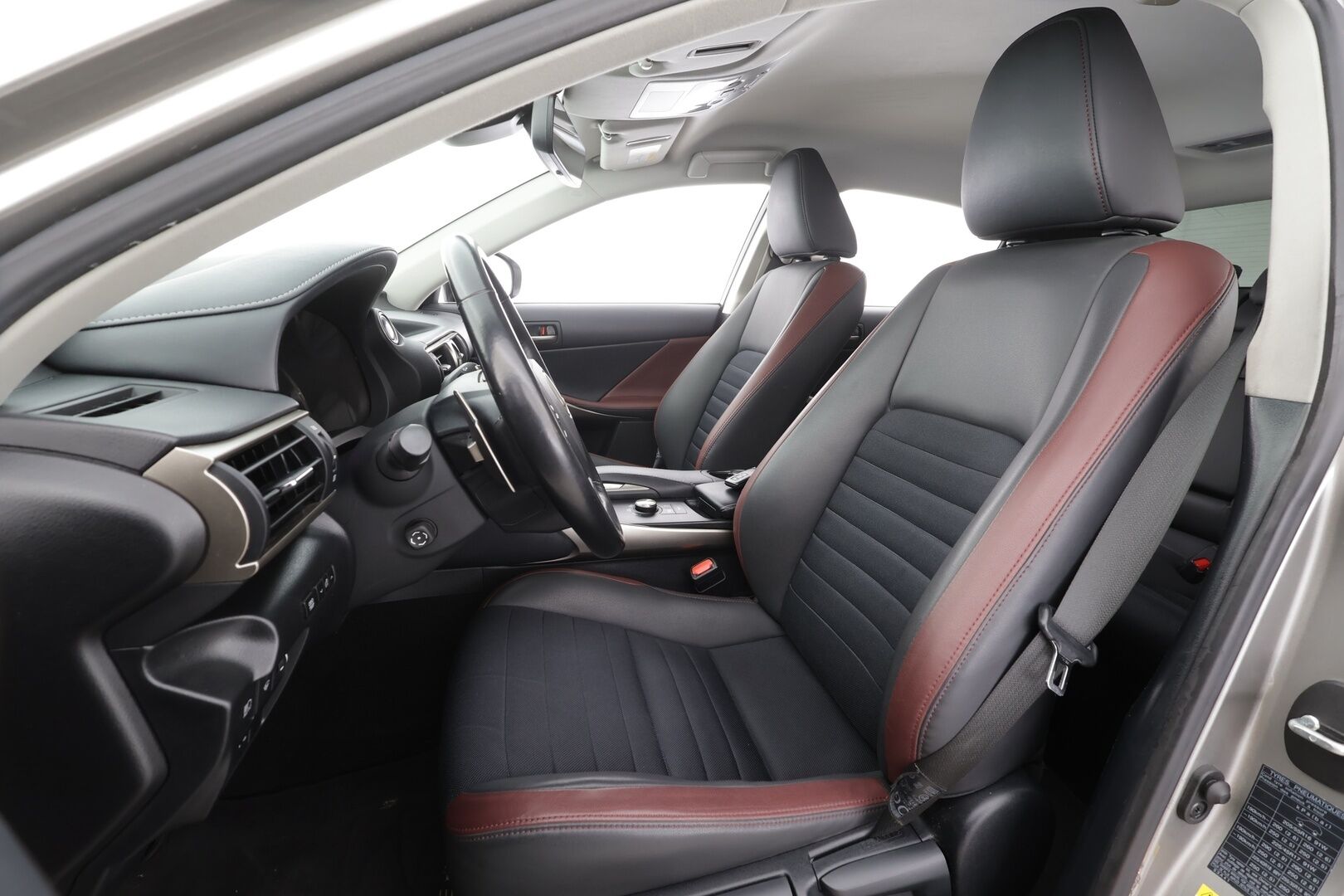 Lexus IS 2019 300h Hybrid A Luxury - | Facelift | ACC | LED | P.Kamera | Keyless | Iso keskinäyttö | Sähk. ratti | Puolinahat | Navi | Merkkihuollettu | 2x renkaat aluin | 