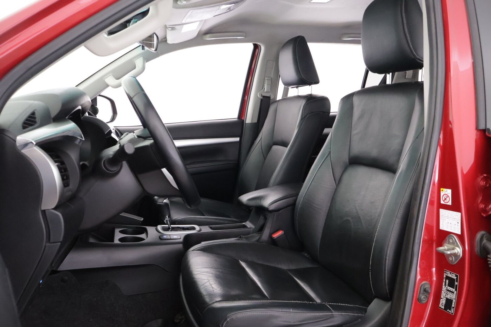 Toyota Hilux 2016 Double Cab 2,4 D-4D 150 4WD Aut Premium 4ov *ALVILLINEN / VETOKOUKKU / VAKKARI / NAHKASISUSTA / P:KAMERA* - 3,99 % KORKOTARJOUS TÄHÄN AUTOON 14.9. ASTI! - *3.99% KORKOTARJOUS / Alvillinen / Näyttävä / Neliveto / Lava-auto!*