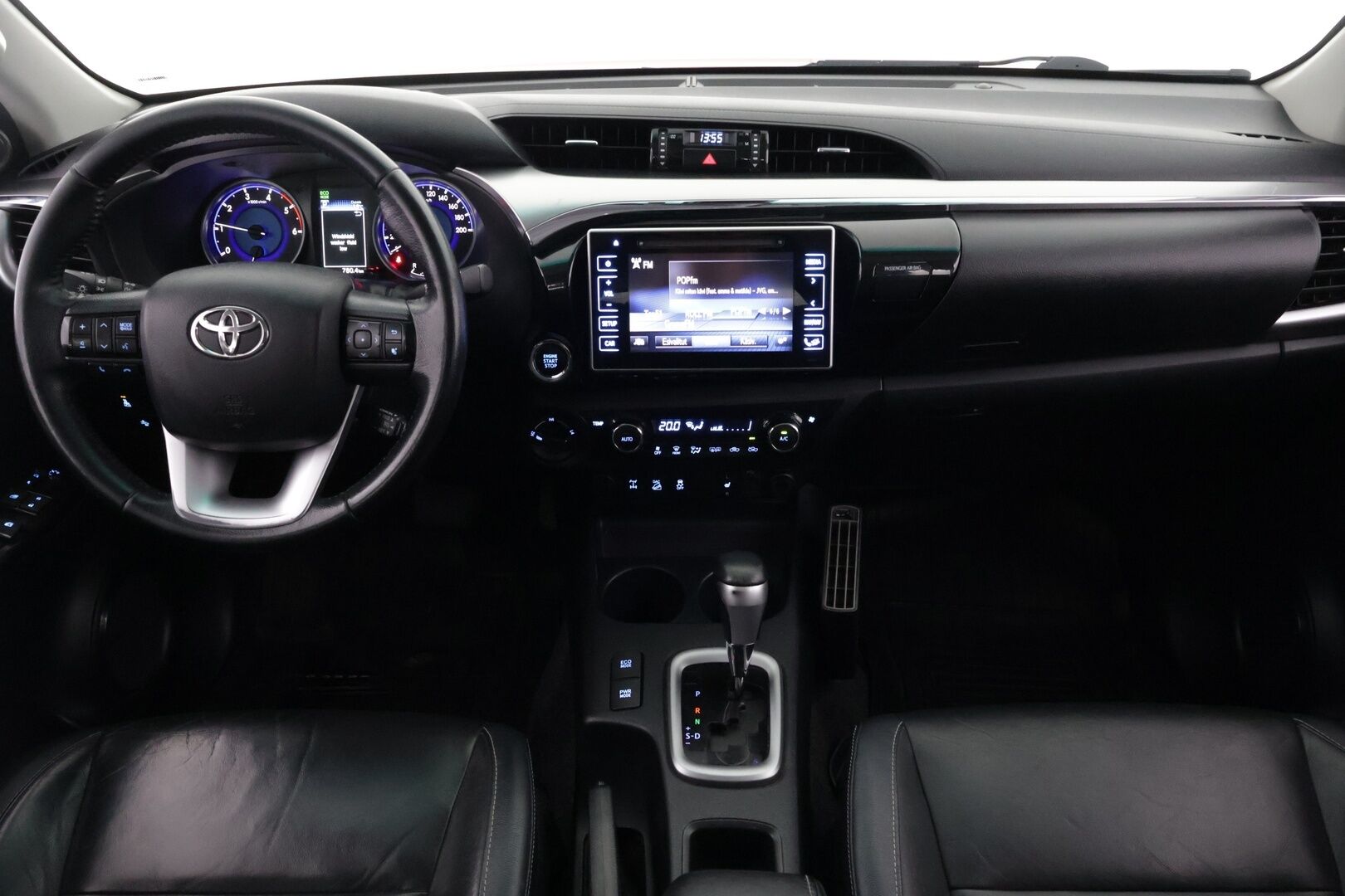 Toyota Hilux 2016 Double Cab 2,4 D-4D 150 4WD Aut Premium 4ov *ALVILLINEN / VETOKOUKKU / VAKKARI / NAHKASISUSTA / P:KAMERA* - 3,99 % KORKOTARJOUS TÄHÄN AUTOON 14.9. ASTI! - *3.99% KORKOTARJOUS / Alvillinen / Näyttävä / Neliveto / Lava-auto!*