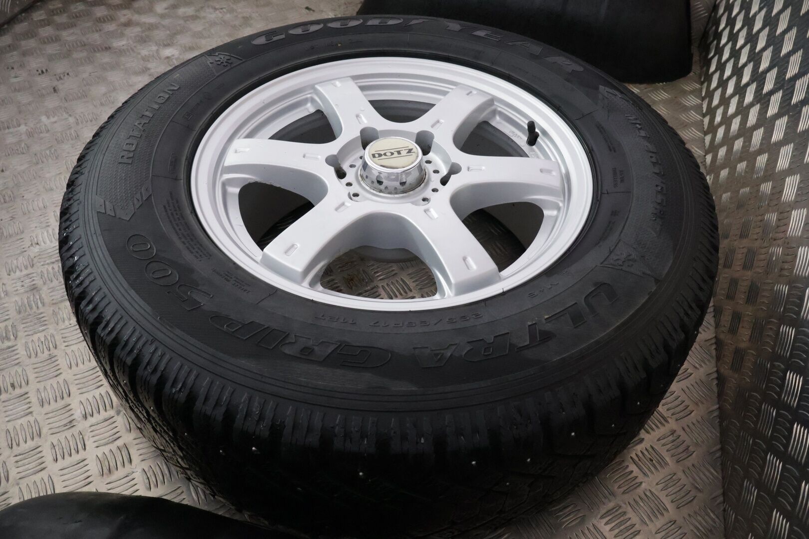 Toyota Hilux 2017 Double Cab 2,4 D-4D 150 4WD Aut Premium 4ov *ALVILLINEN / VETOKOUKKU / VAKKARI / NAHKASISUSTA / P:KAMERA* - Alvillinen / Näyttävä / Neliveto / Lava-auto!* - HULLUT BLACKWEEK JATKOT - KORKOTARJOUS 2,49%