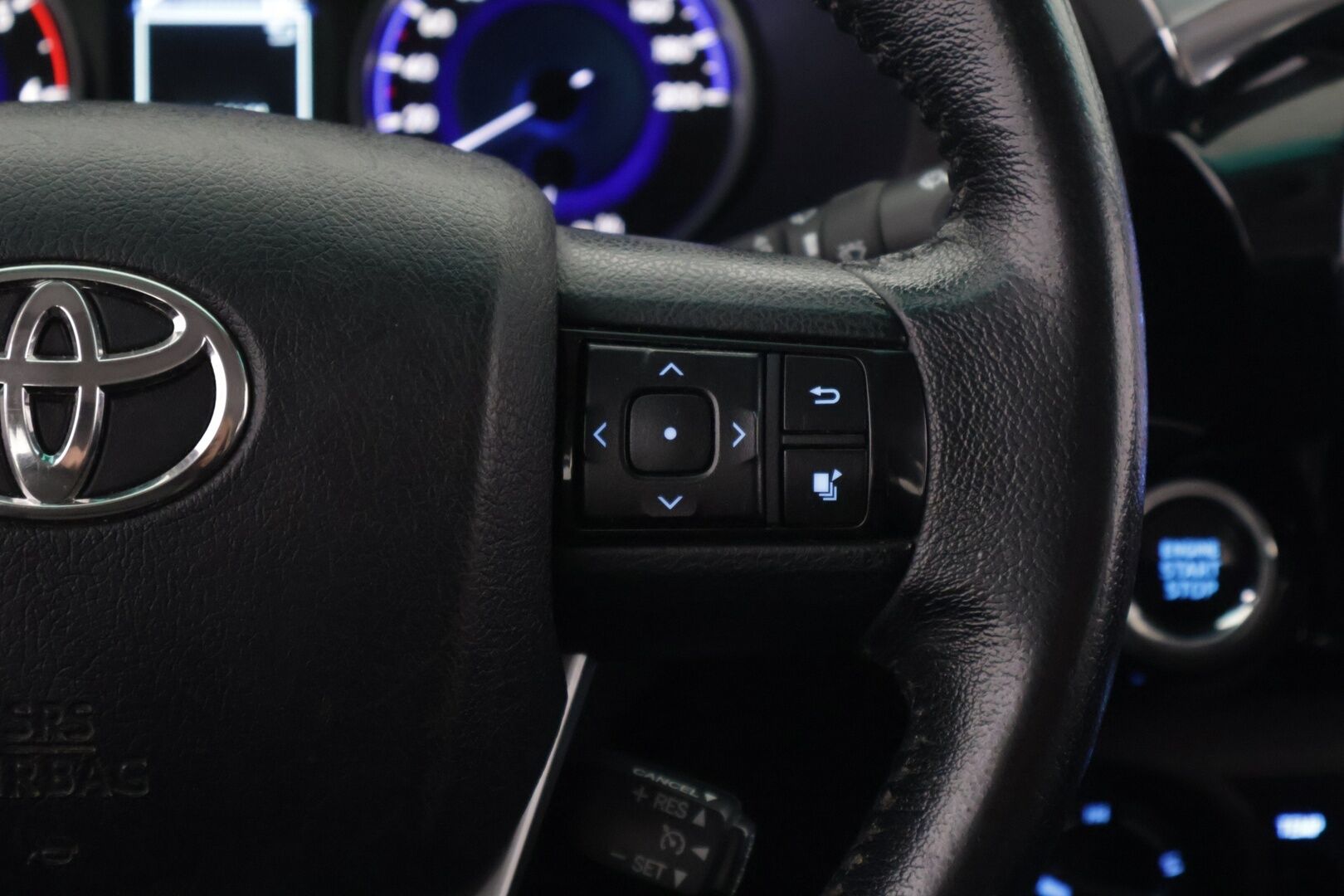 Toyota Hilux 2017 Double Cab 2,4 D-4D 150 4WD Aut Premium 4ov *ALVILLINEN / VETOKOUKKU / VAKKARI / NAHKASISUSTA / P:KAMERA* - Alvillinen / Näyttävä / Neliveto / Lava-auto!*