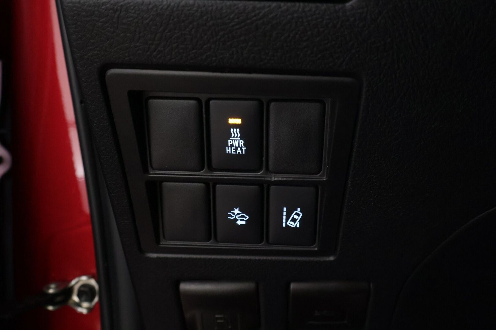 Toyota Hilux 2017 Double Cab 2,4 D-4D 150 4WD Aut Premium 4ov *ALVILLINEN / VETOKOUKKU / VAKKARI / NAHKASISUSTA / P:KAMERA* - Alvillinen / Näyttävä / Neliveto / Lava-auto!* - HULLU BLACKWEEK KORKOTARJOUS 2,49%