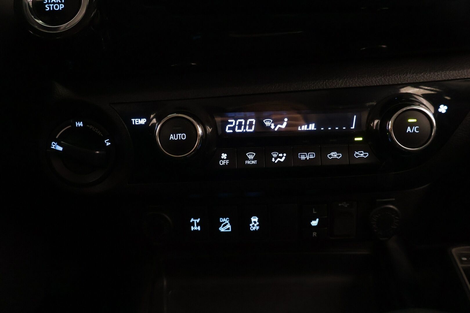 Toyota Hilux 2016 Double Cab 2,4 D-4D 150 4WD Aut Premium 4ov *ALVILLINEN / VETOKOUKKU / VAKKARI / NAHKASISUSTA / P:KAMERA* - Alvillinen / Näyttävä / Neliveto / Lava-auto!*