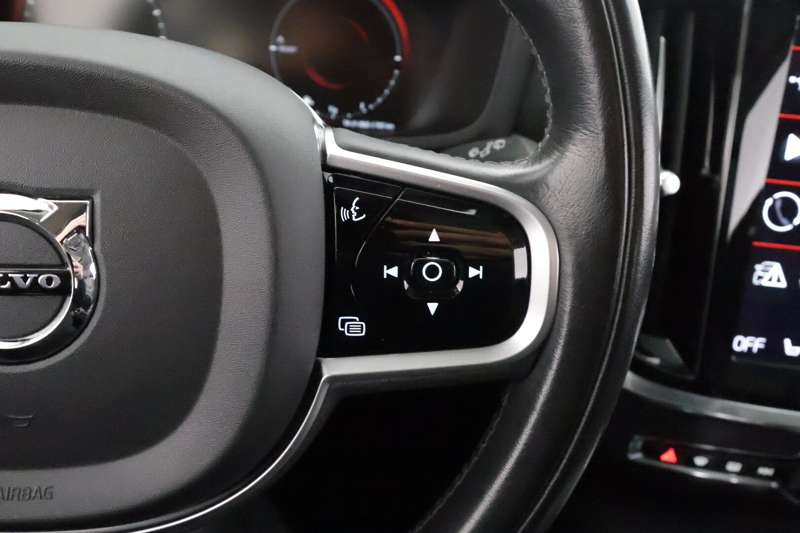 Volvo V60 2020 T8 TwE AWD Inscription aut - | Webasto | Koukku | Panorama | ACC | P.kamera | Full-LED | Sporttipenkki Muistilla | Navi | Kaistavahti | Katveavustin | Keyless | 2x Latauskaapelit | Kahdet renkaat |