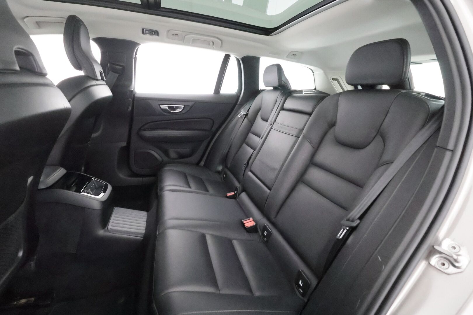 Volvo V60 2020 T8 TwE AWD Inscription aut - | Webasto | Koukku | Panorama | ACC | P.kamera | Full-LED | Sporttipenkki Muistilla | Navi | Kaistavahti | Katveavustin | Keyless | 2x Latauskaapelit | Kahdet renkaat |