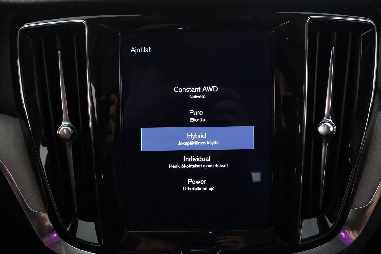 Volvo V60 2020 T8 TwE AWD Inscription aut - | Webasto | Koukku | Panorama | ACC | P.kamera | Full-LED | Sporttipenkki Muistilla | Navi | Kaistavahti | Katveavustin | Keyless | 2x Latauskaapelit | Kahdet renkaat |