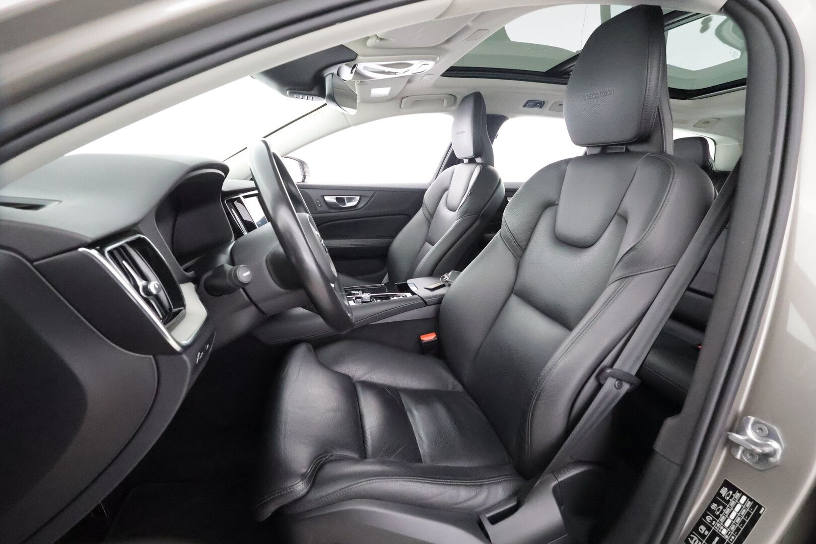 Volvo V60 2020 T8 TwE AWD Inscription aut - | Webasto | Koukku | Panorama | ACC | P.kamera | Full-LED | Sporttipenkki Muistilla | Navi | Kaistavahti | Katveavustin | Keyless | 2x Latauskaapelit | Kahdet renkaat |